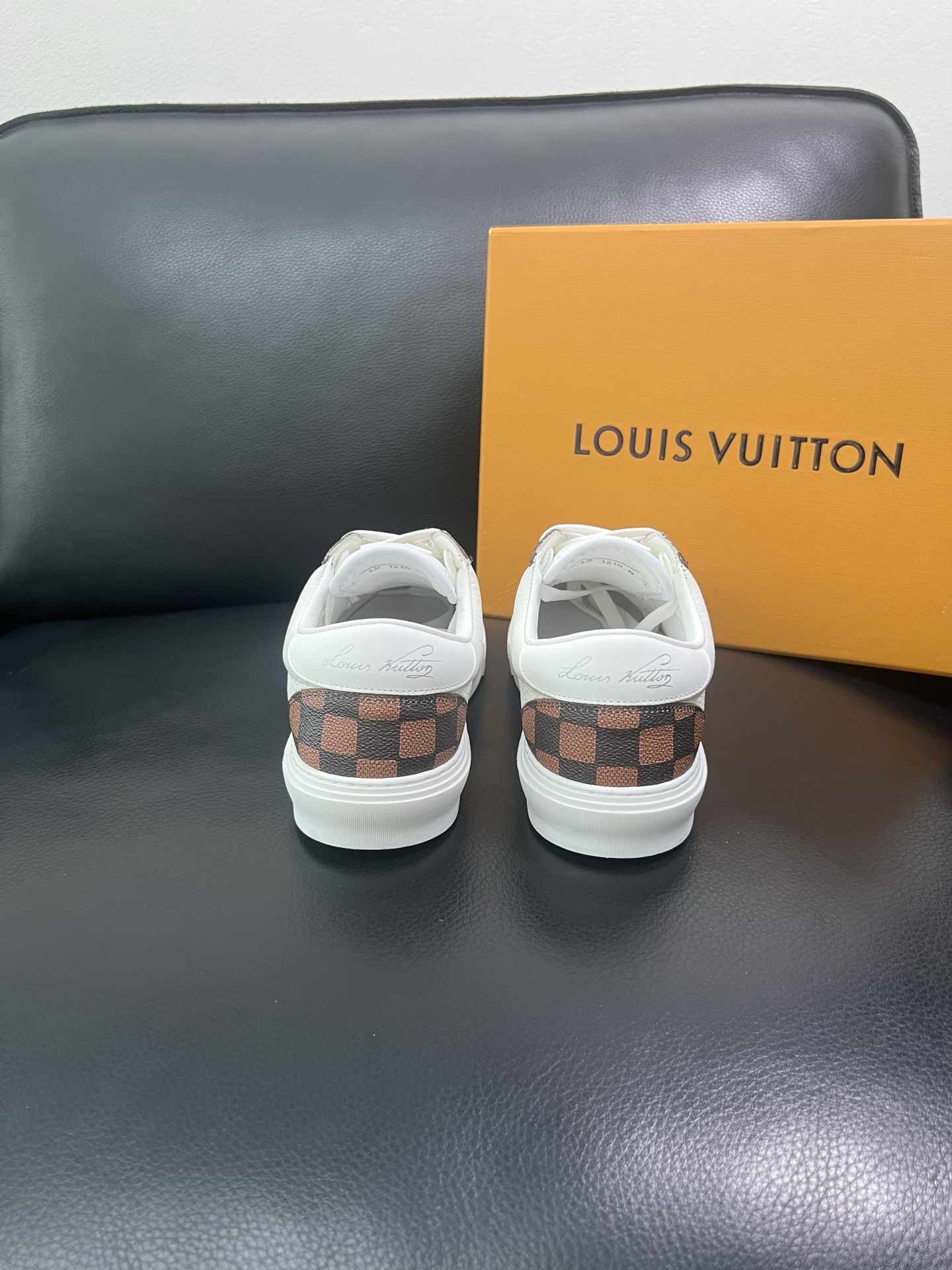 Lv 🔍顶级代购🇮🇹 路易威登，运动板鞋专柜同步，鞋面意大利进口，高品质拼接缤纷色彩复杂工艺品，进口网布