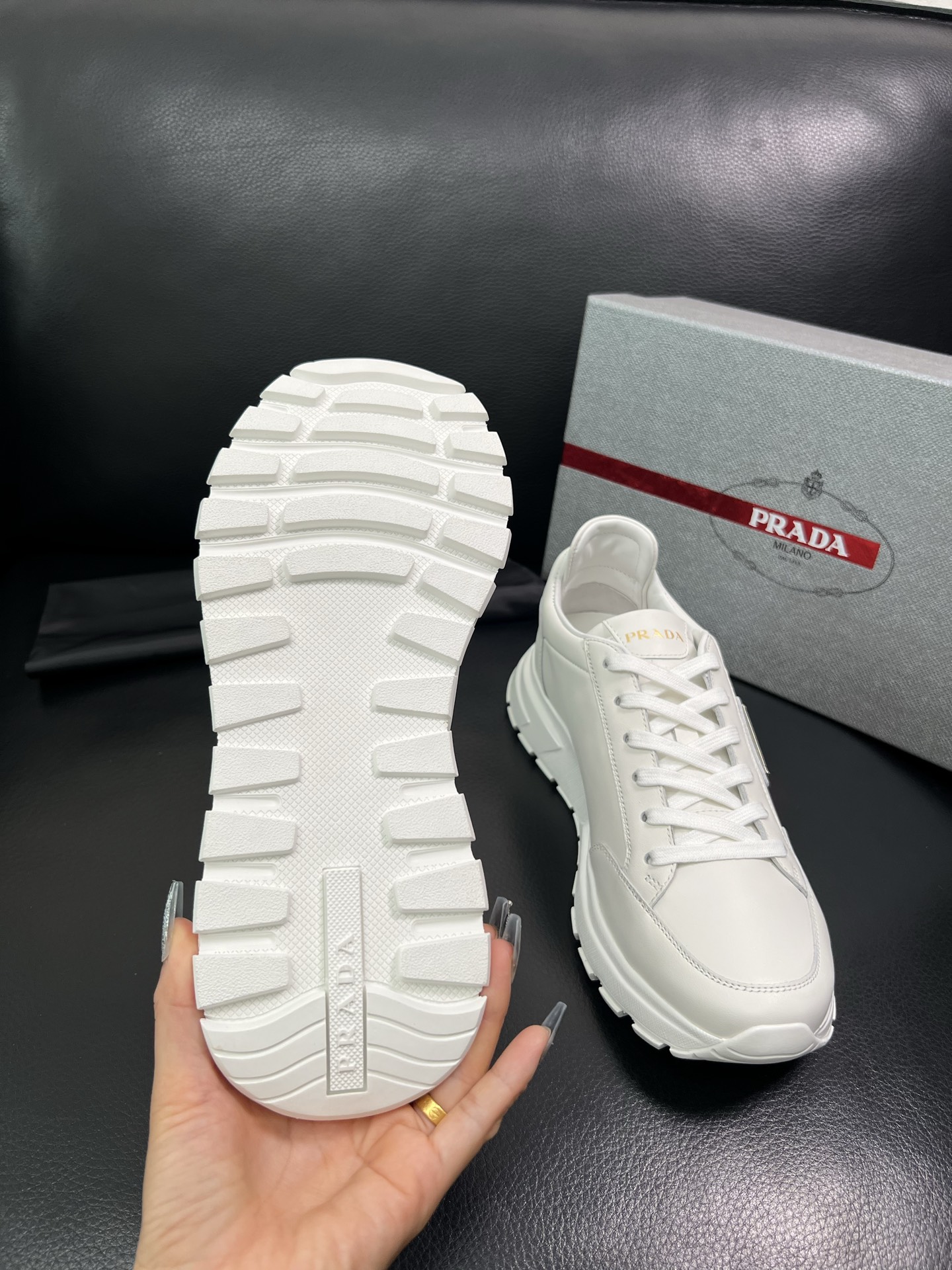 Prada🔍顶级代购🇮🇹 普拉达 专柜新款，原厂配置意大利进口牛皮面料，高品质复杂拼接工艺，进口牛皮内里