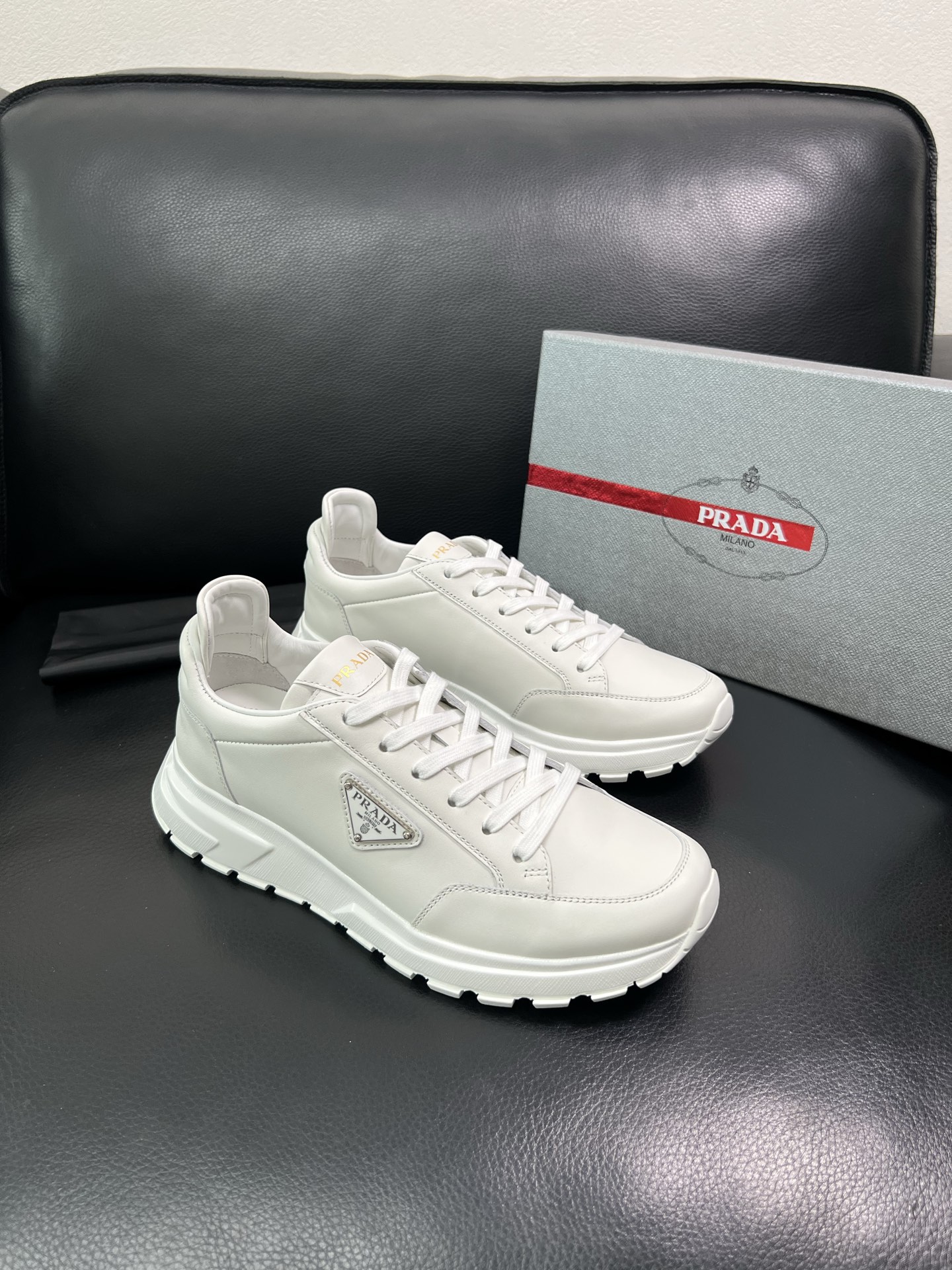 Prada🔍顶级代购🇮🇹 普拉达 专柜新款，原厂配置意大利进口牛皮面料，高品质复杂拼接工艺，进口牛皮内里