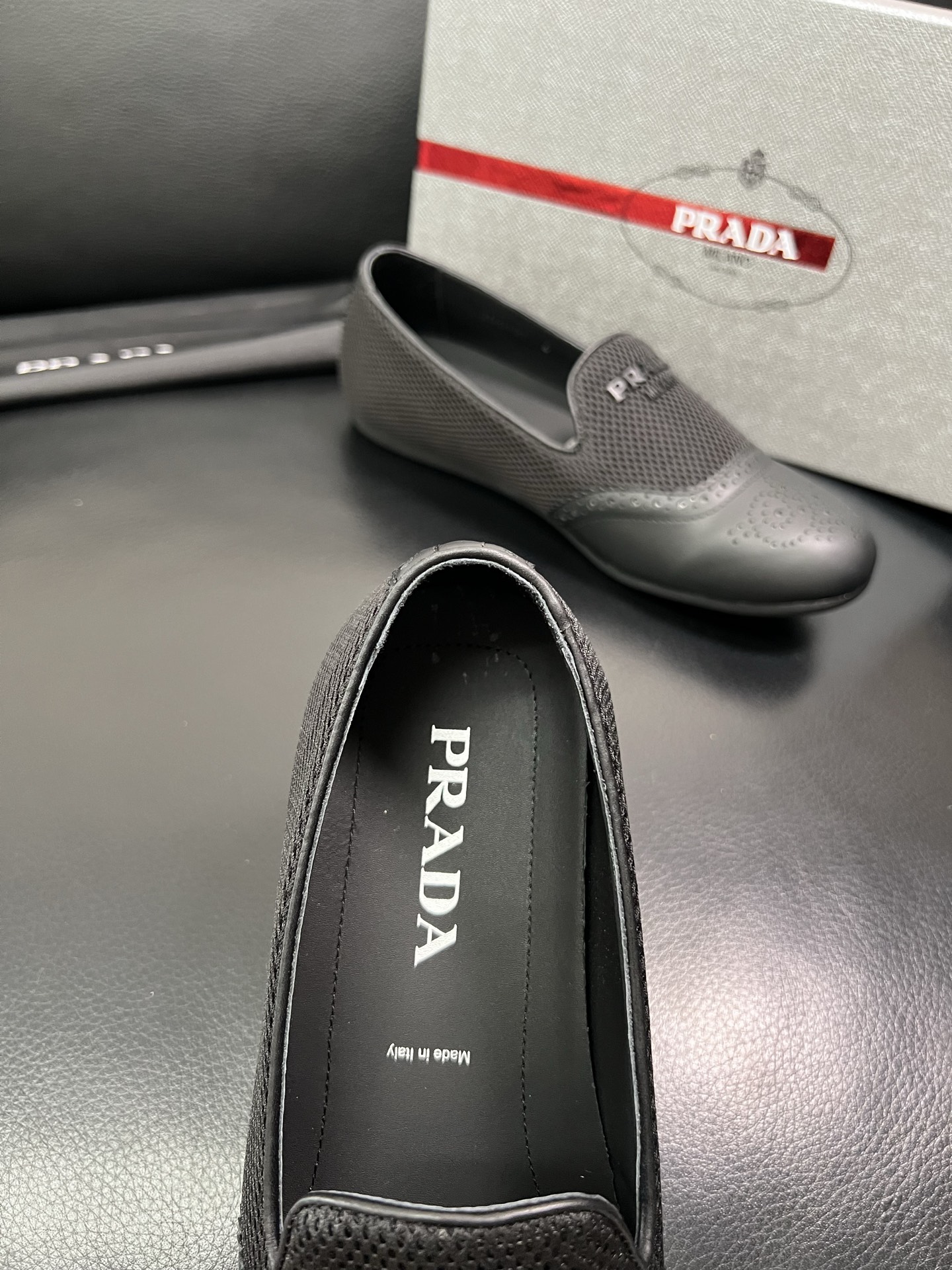 Prada🔍顶级代购🇮🇹 普拉达 专柜新款，原厂配置意大利进口牛皮面料，高品质复杂拼接工艺，进口牛皮内里