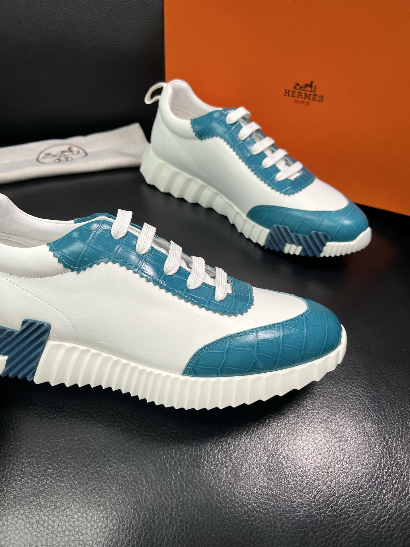 Hermes 🔍顶级代购🇮🇹 爱马仕 专柜同步发售原厂配置，意大利进口原版牛皮面料，高品质拼接工艺，全进