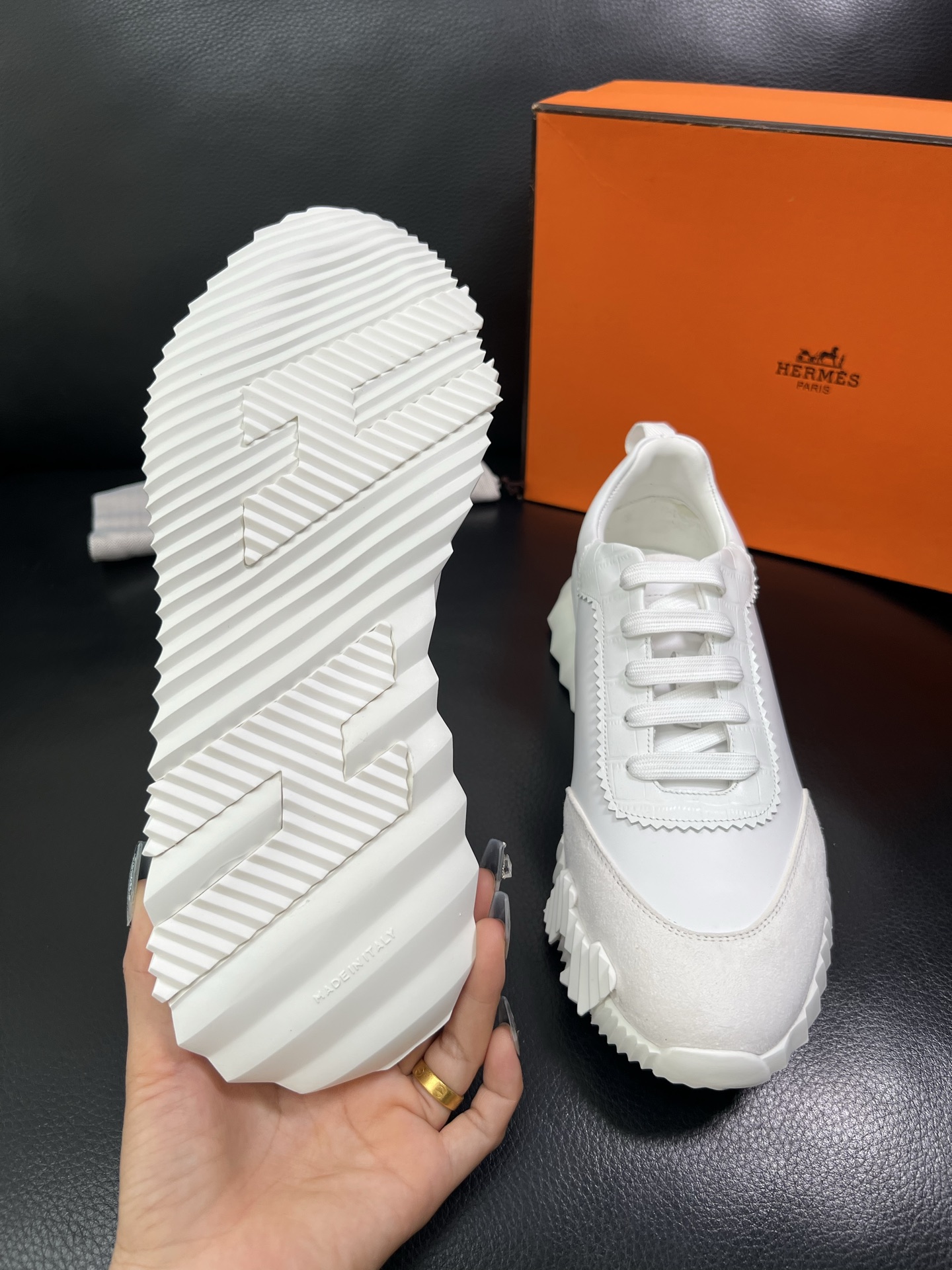 Hermes 🔍顶级代购🇮🇹 爱马仕 专柜同步发售原厂配置，意大利进口原版牛皮面料，高品质拼接工艺，全进