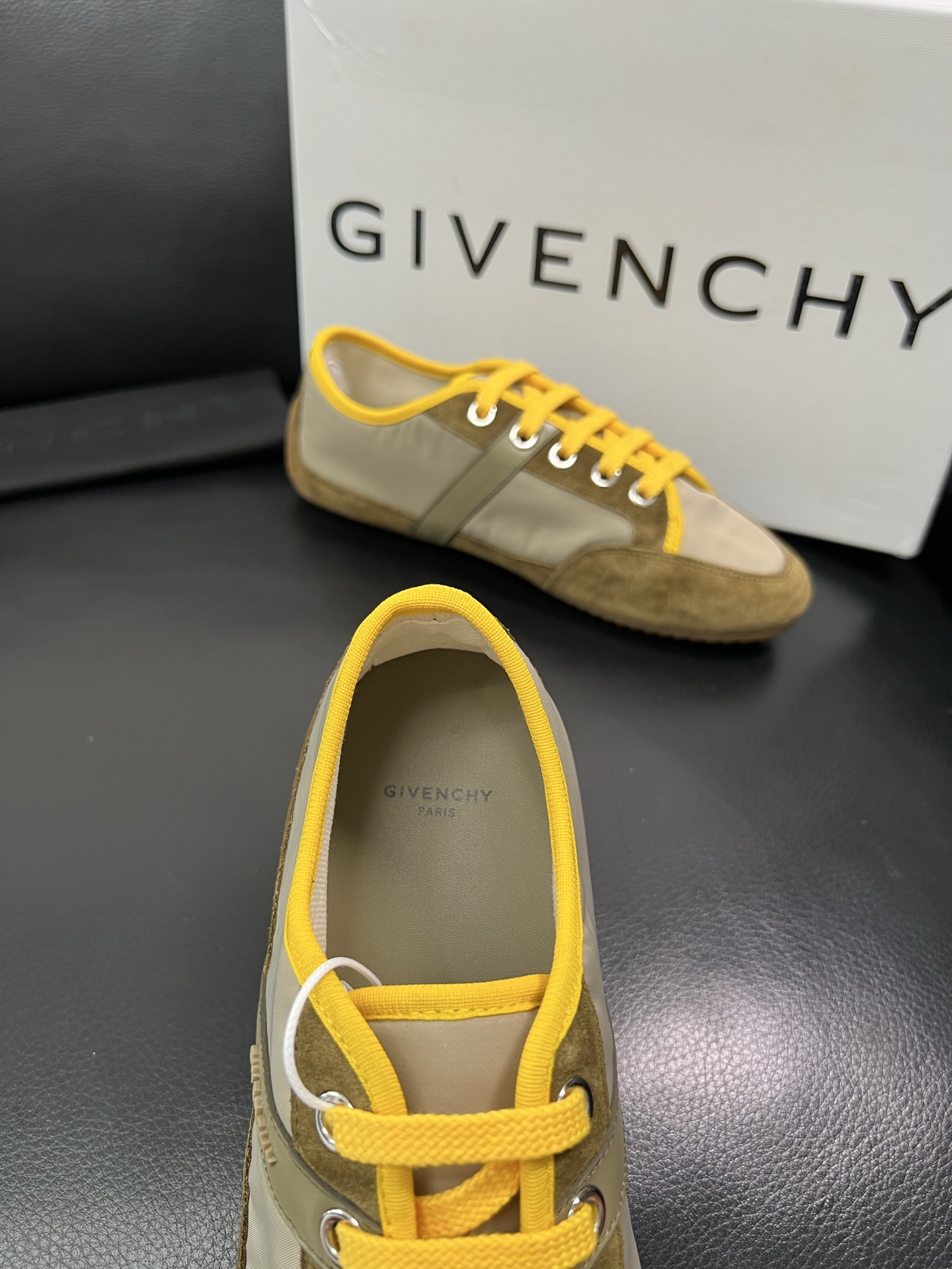 Givenchy 🔍顶级代购🇮🇹 纪梵希 新品专柜同步原厂配置，意大利进口牛皮搭配网布面料，全鞋配件私模
