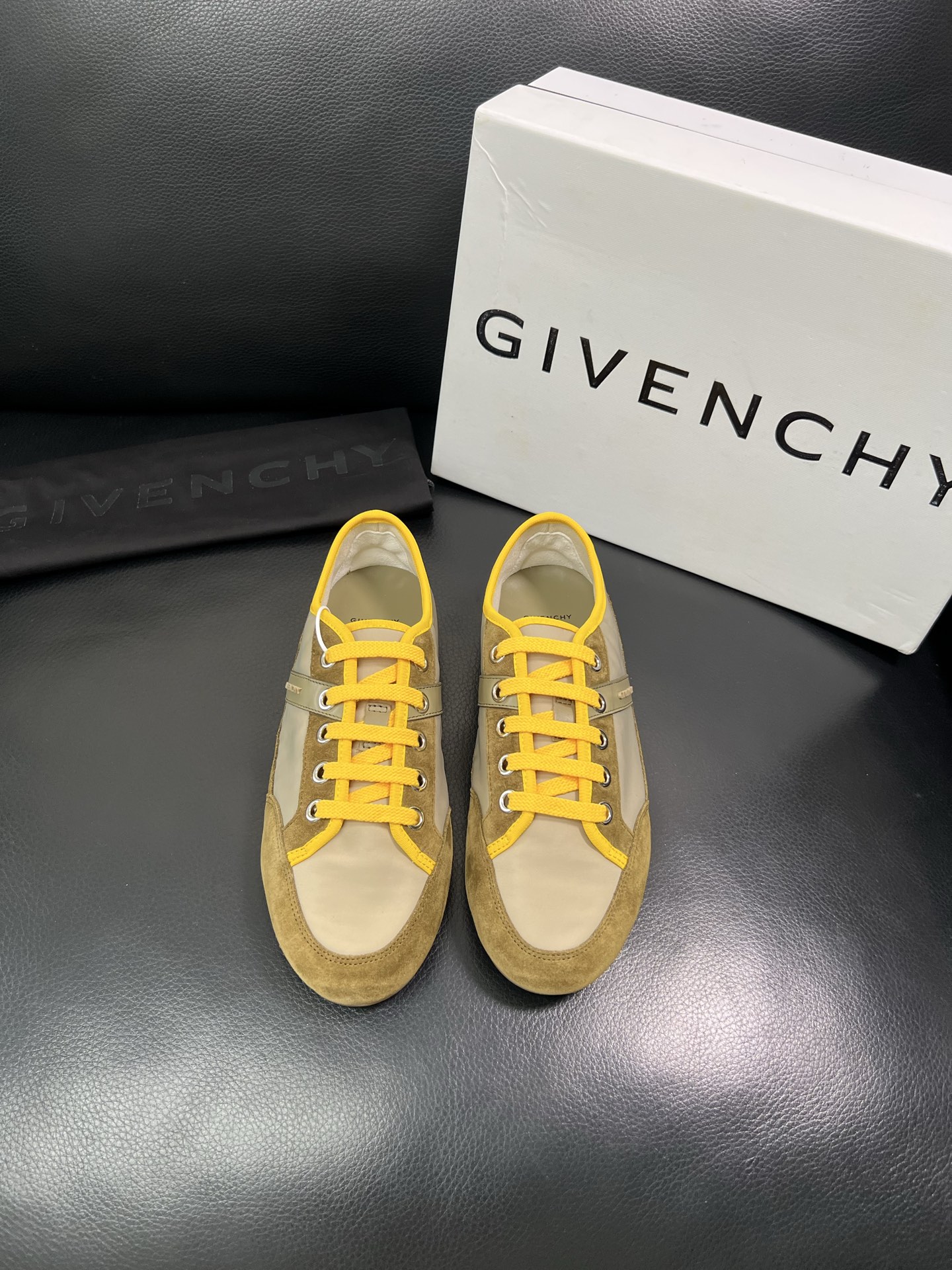 Givenchy 🔍顶级代购🇮🇹 纪梵希 新品专柜同步原厂配置，意大利进口牛皮搭配网布面料，全鞋配件私模