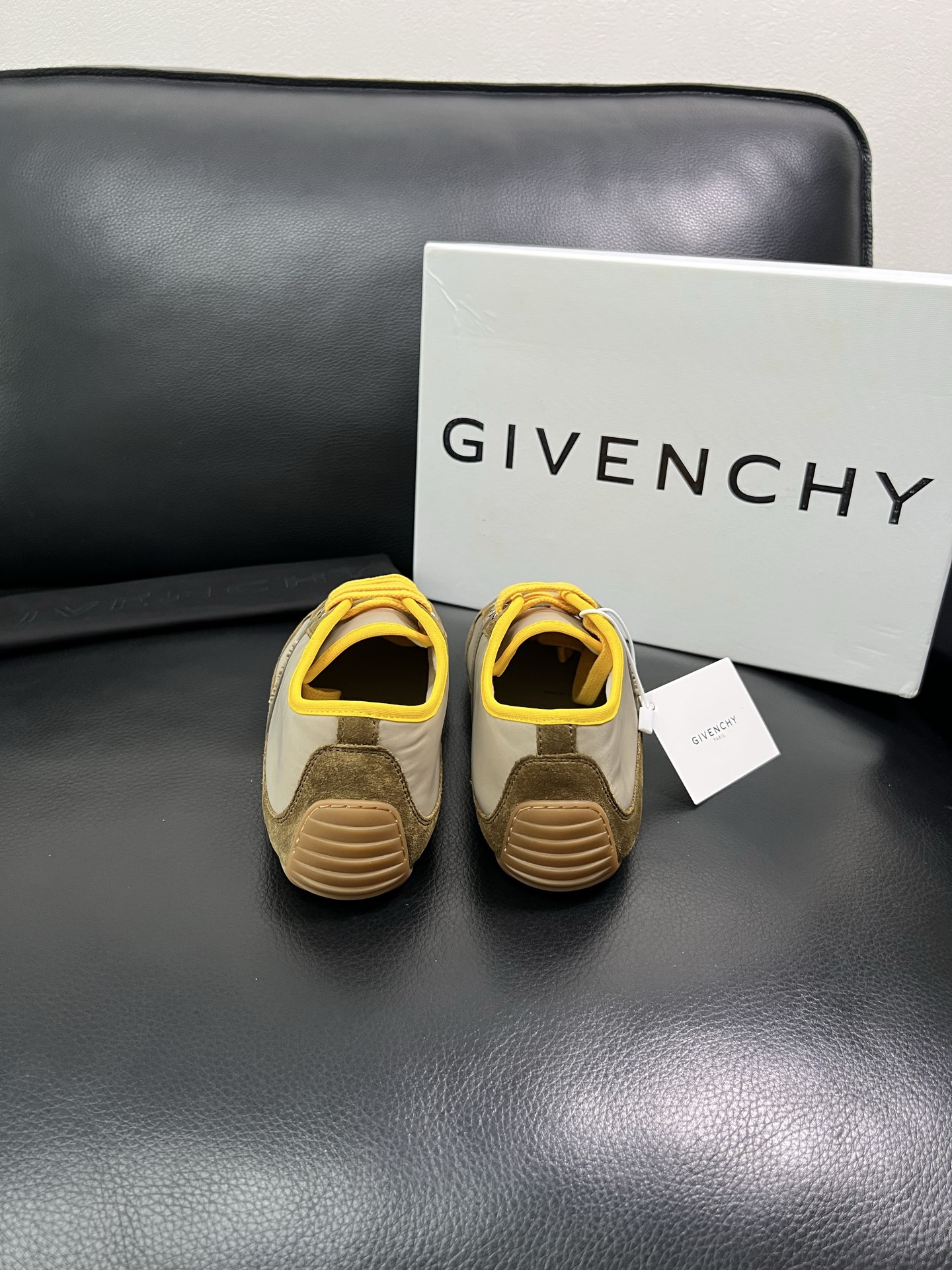 Givenchy 🔍顶级代购🇮🇹 纪梵希 新品专柜同步原厂配置，意大利进口牛皮搭配网布面料，全鞋配件私模