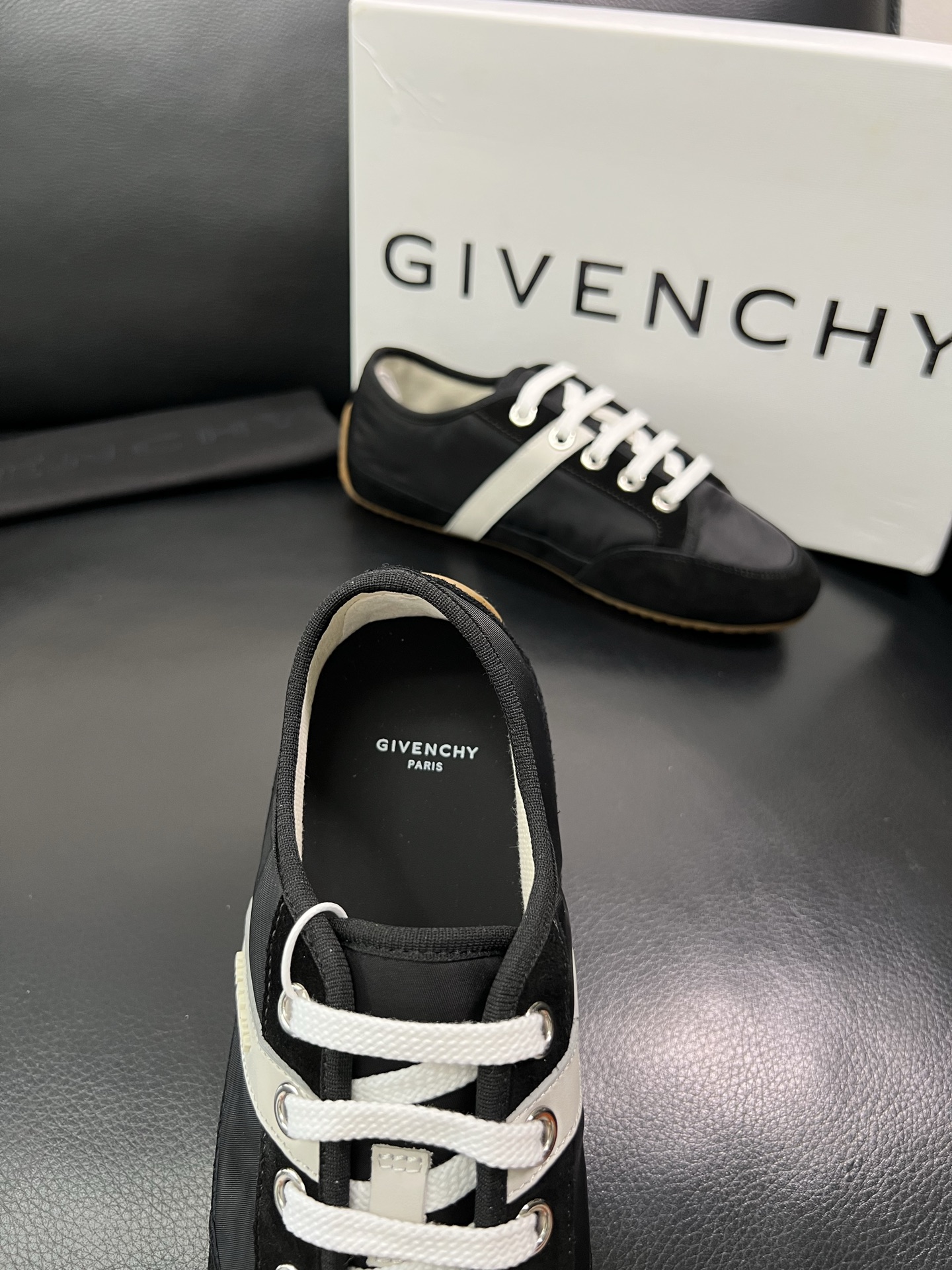 Givenchy 🔍顶级代购🇮🇹 纪梵希 新品专柜同步原厂配置，意大利进口牛皮搭配网布面料，全鞋配件私模
