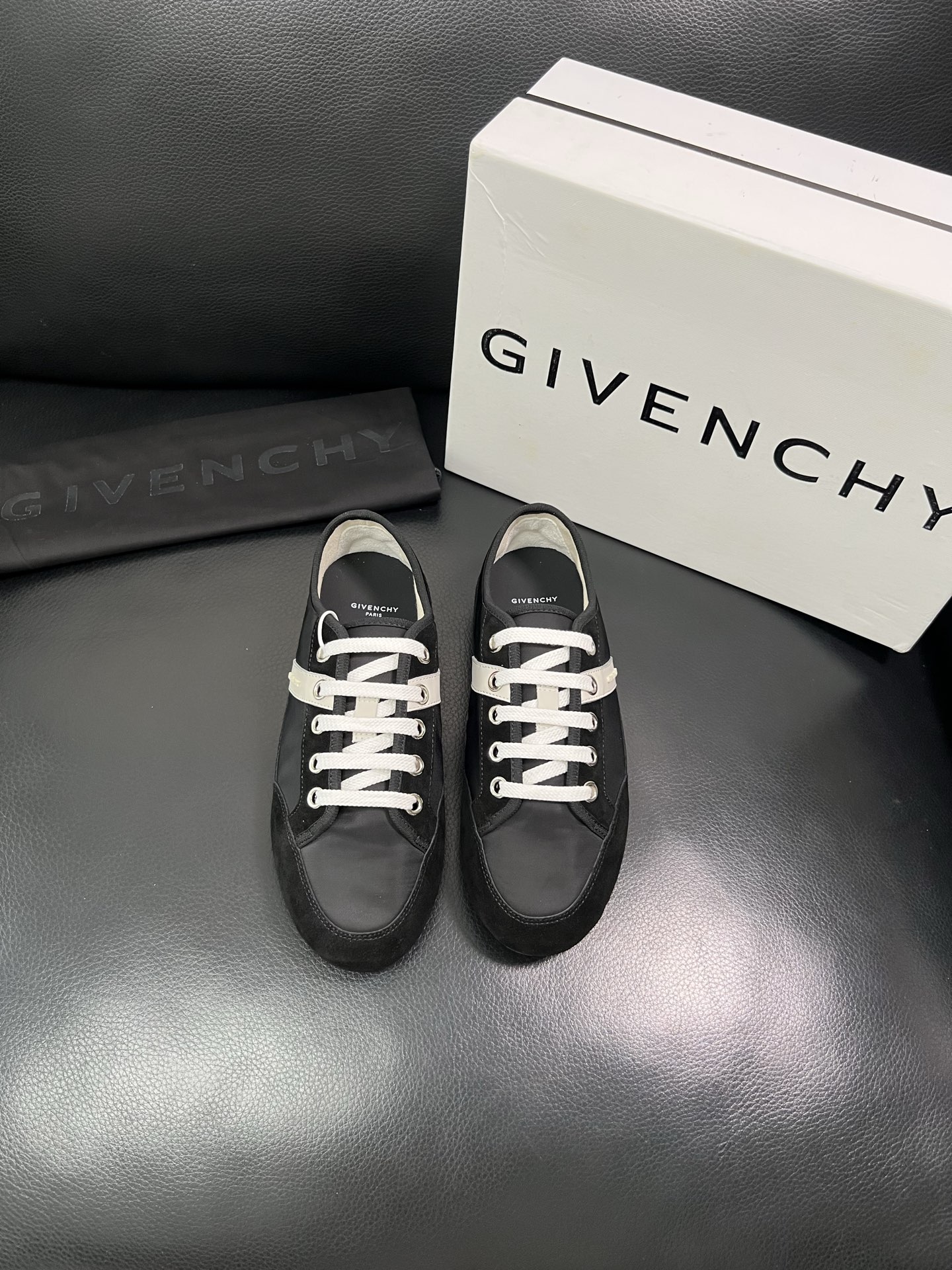 Givenchy 🔍顶级代购🇮🇹 纪梵希 新品专柜同步原厂配置，意大利进口牛皮搭配网布面料，全鞋配件私模