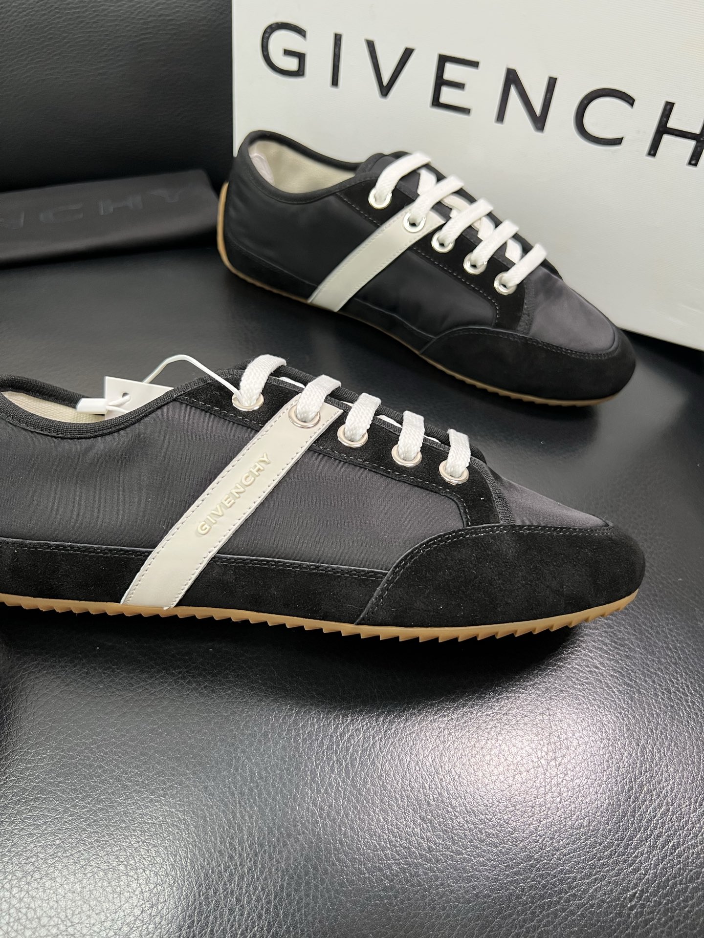 Givenchy 🔍顶级代购🇮🇹 纪梵希 新品专柜同步原厂配置，意大利进口牛皮搭配网布面料，全鞋配件私模