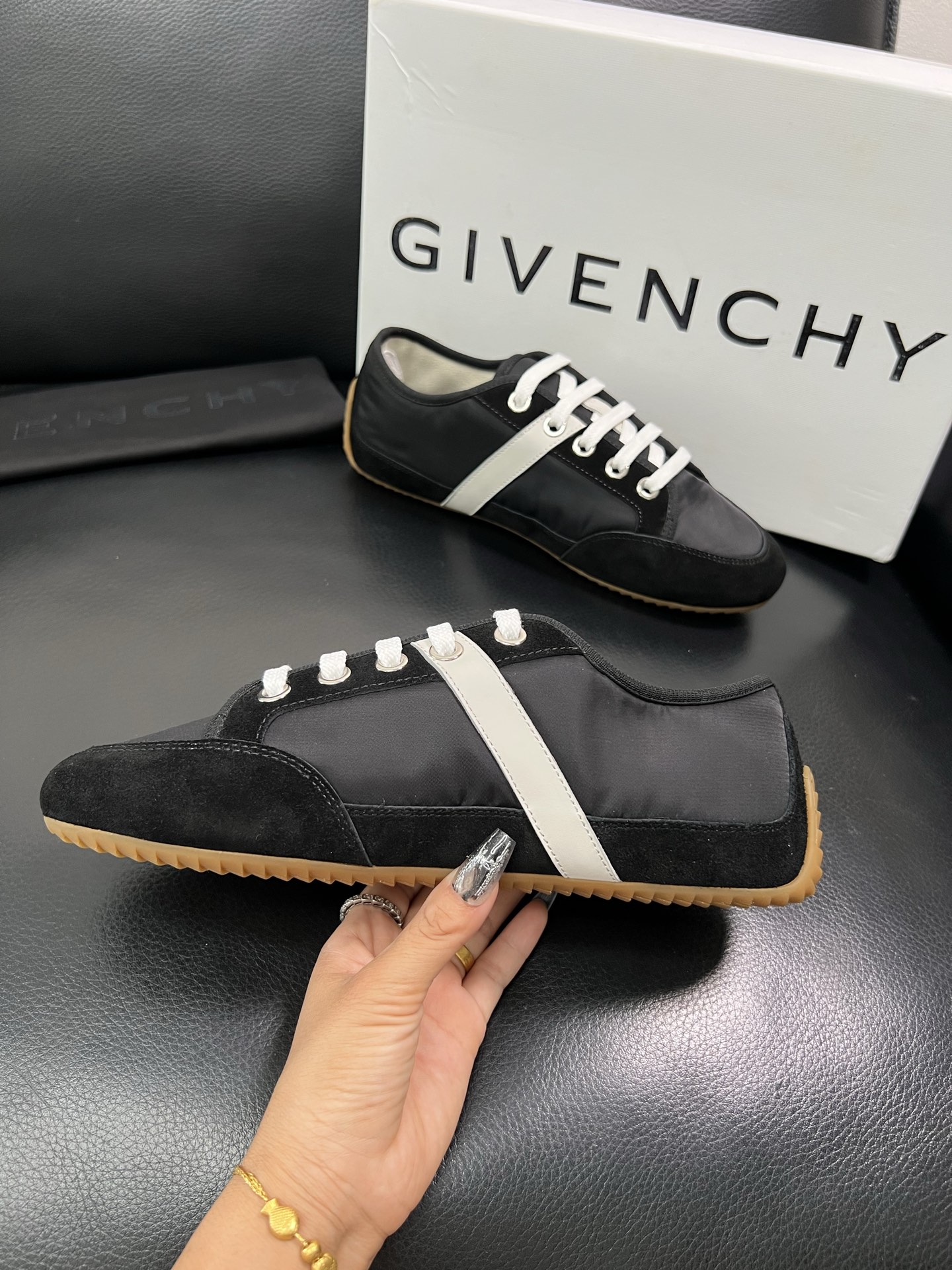 Givenchy 🔍顶级代购🇮🇹 纪梵希 新品专柜同步原厂配置，意大利进口牛皮搭配网布面料，全鞋配件私模