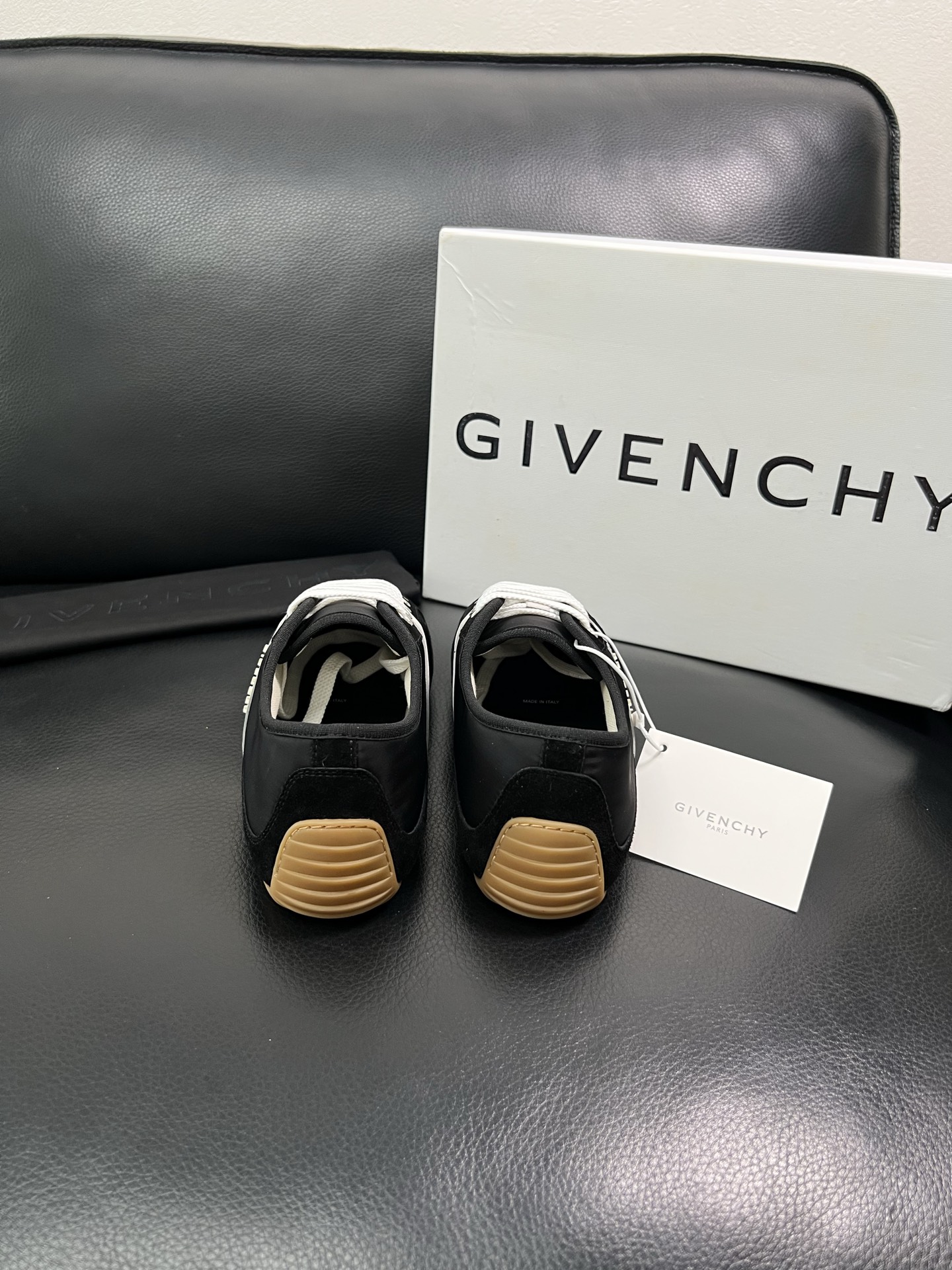 Givenchy 🔍顶级代购🇮🇹 纪梵希 新品专柜同步原厂配置，意大利进口牛皮搭配网布面料，全鞋配件私模