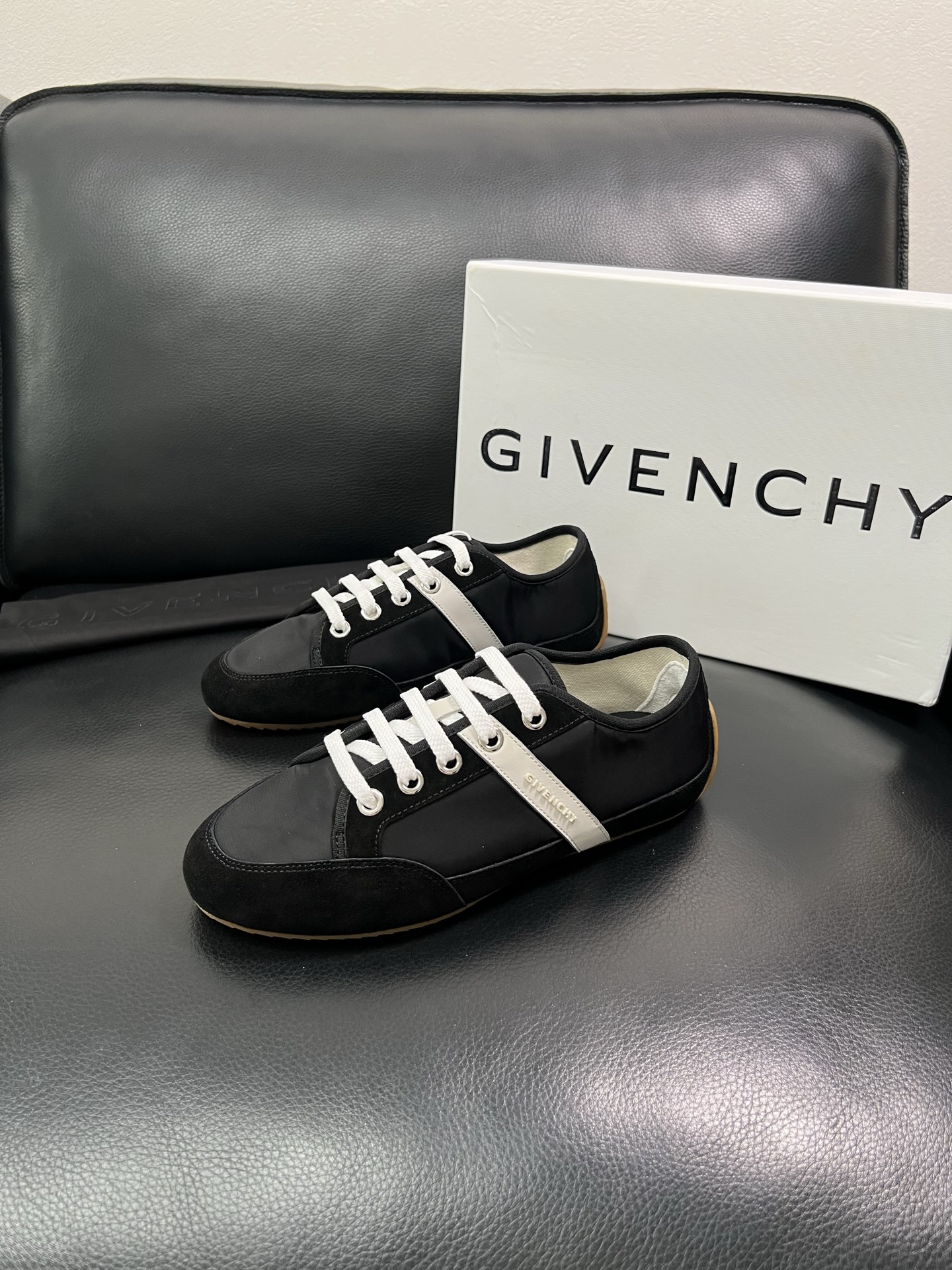 Givenchy 🔍顶级代购🇮🇹 纪梵希 新品专柜同步原厂配置，意大利进口牛皮搭配网布面料，全鞋配件私模