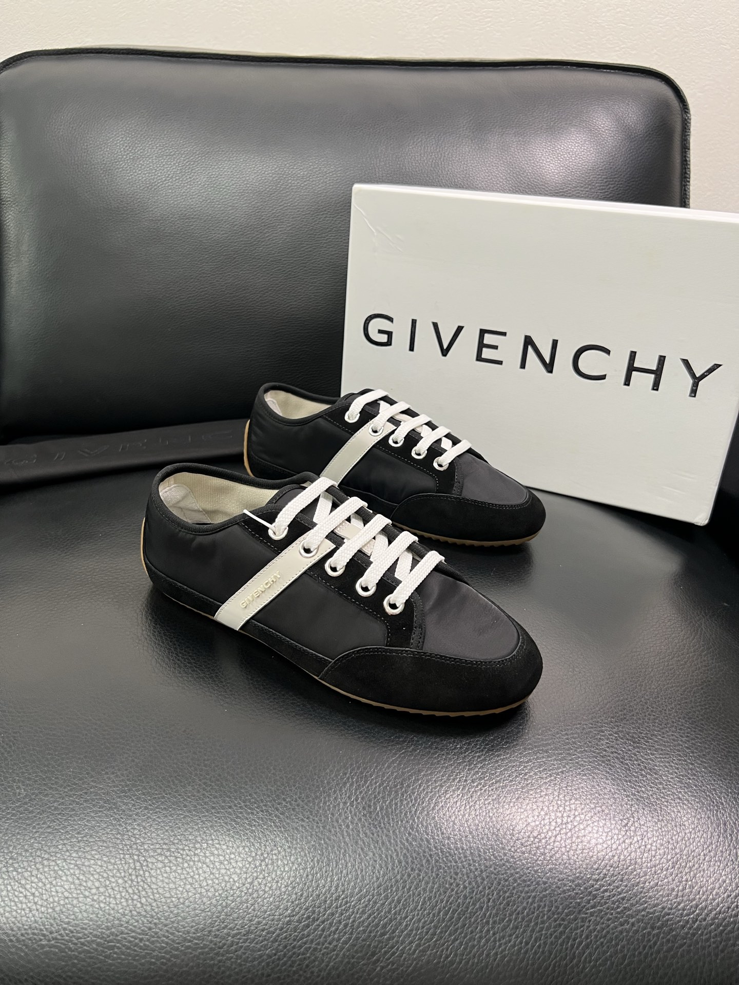 Givenchy 🔍顶级代购🇮🇹 纪梵希 新品专柜同步原厂配置，意大利进口牛皮搭配网布面料，全鞋配件私模