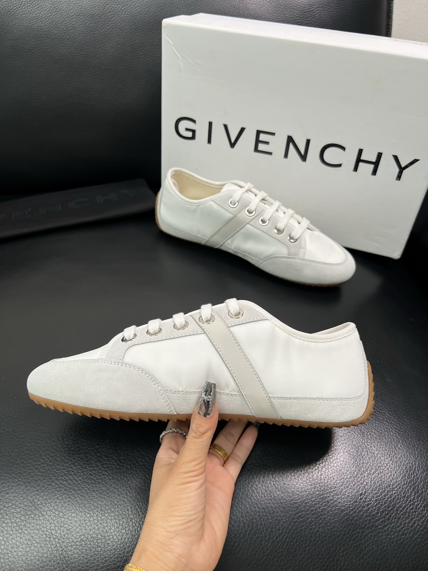 Givenchy 🔍顶级代购🇮🇹 纪梵希 新品专柜同步原厂配置，意大利进口牛皮搭配网布面料，全鞋配件私模