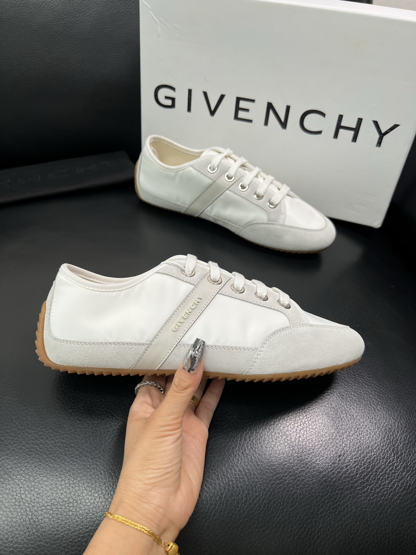 Givenchy 🔍顶级代购🇮🇹 纪梵希 新品专柜同步原厂配置，意大利进口牛皮搭配网布面料，全鞋配件私模