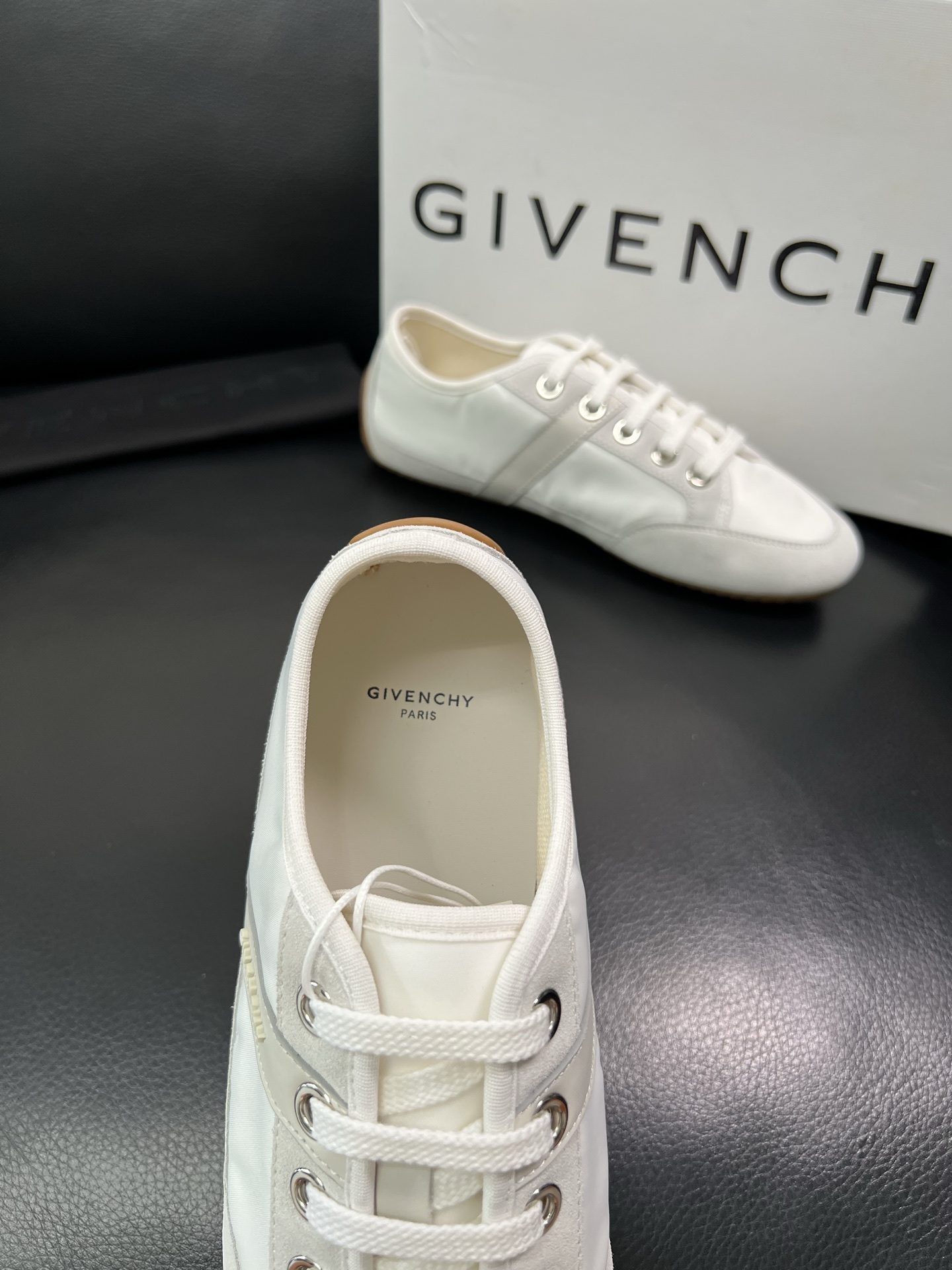 Givenchy 🔍顶级代购🇮🇹 纪梵希 新品专柜同步原厂配置，意大利进口牛皮搭配网布面料，全鞋配件私模