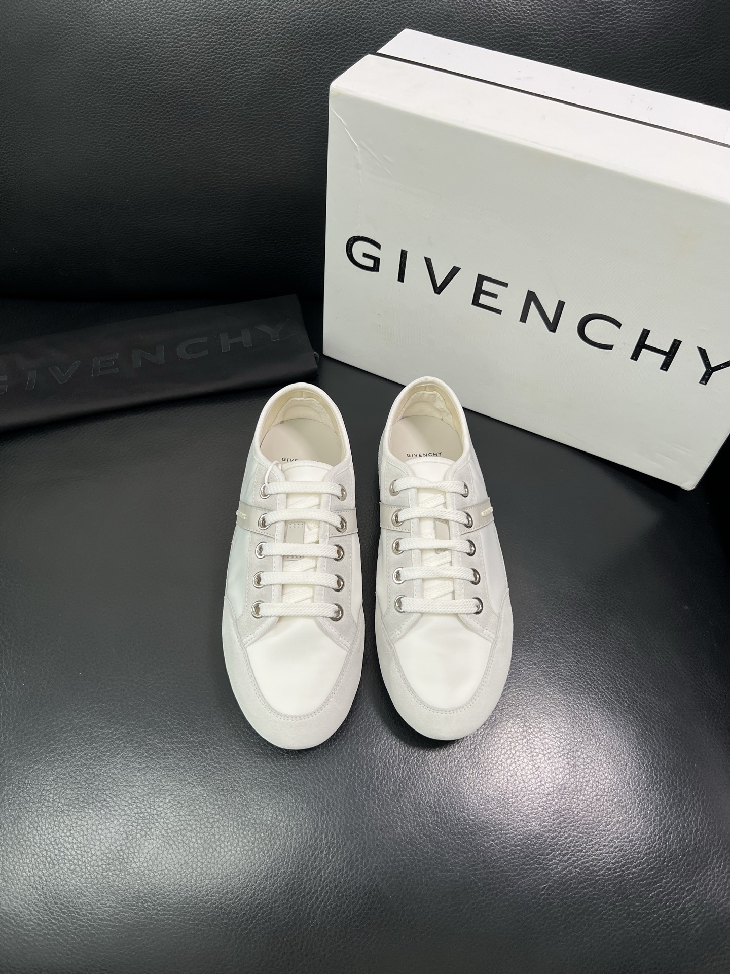 Givenchy 🔍顶级代购🇮🇹 纪梵希 新品专柜同步原厂配置，意大利进口牛皮搭配网布面料，全鞋配件私模