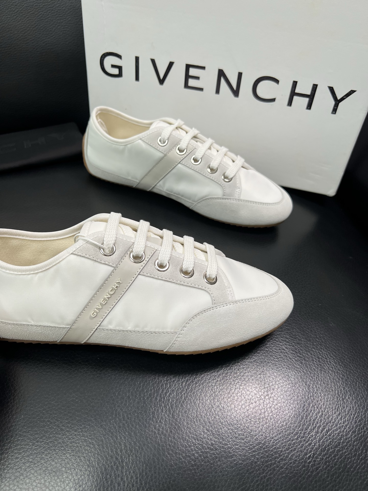 Givenchy 🔍顶级代购🇮🇹 纪梵希 新品专柜同步原厂配置，意大利进口牛皮搭配网布面料，全鞋配件私模