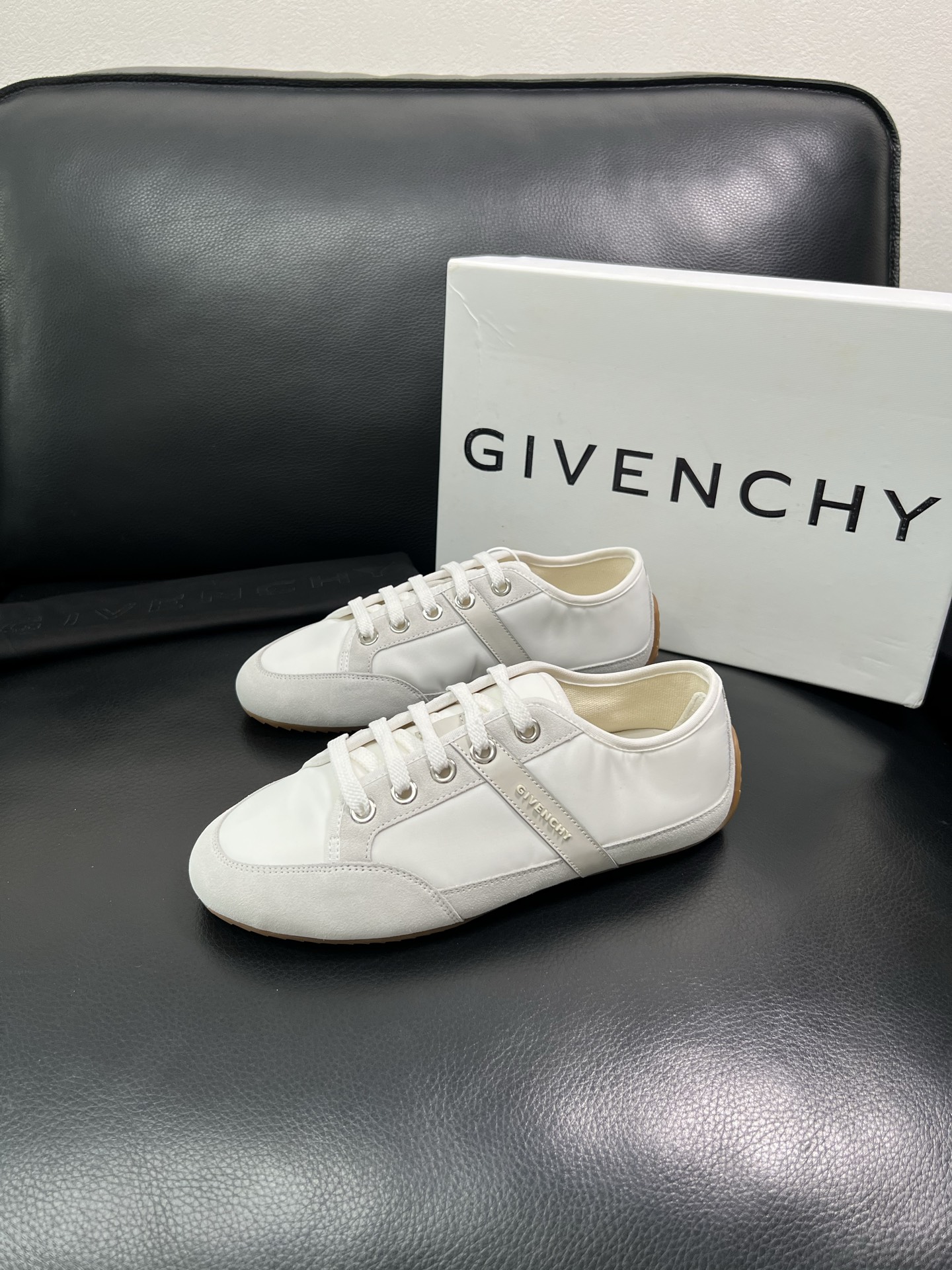 Givenchy 🔍顶级代购🇮🇹 纪梵希 新品专柜同步原厂配置，意大利进口牛皮搭配网布面料，全鞋配件私模