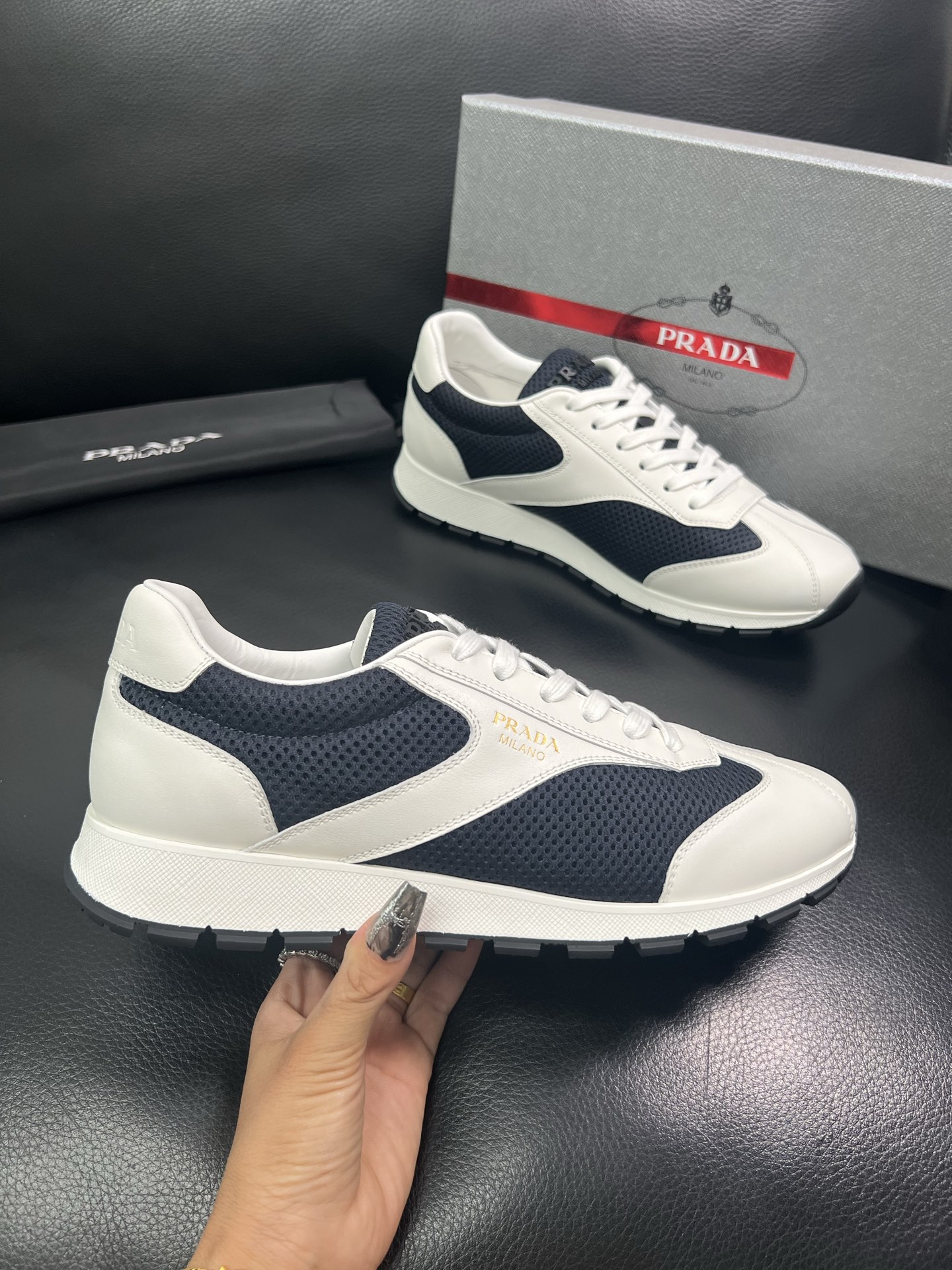 Prada🔍顶级代购🇮🇹 普拉达 专柜新款，原厂配置意大利进口牛皮面料，高品质复杂拼接工艺，进口牛皮内里