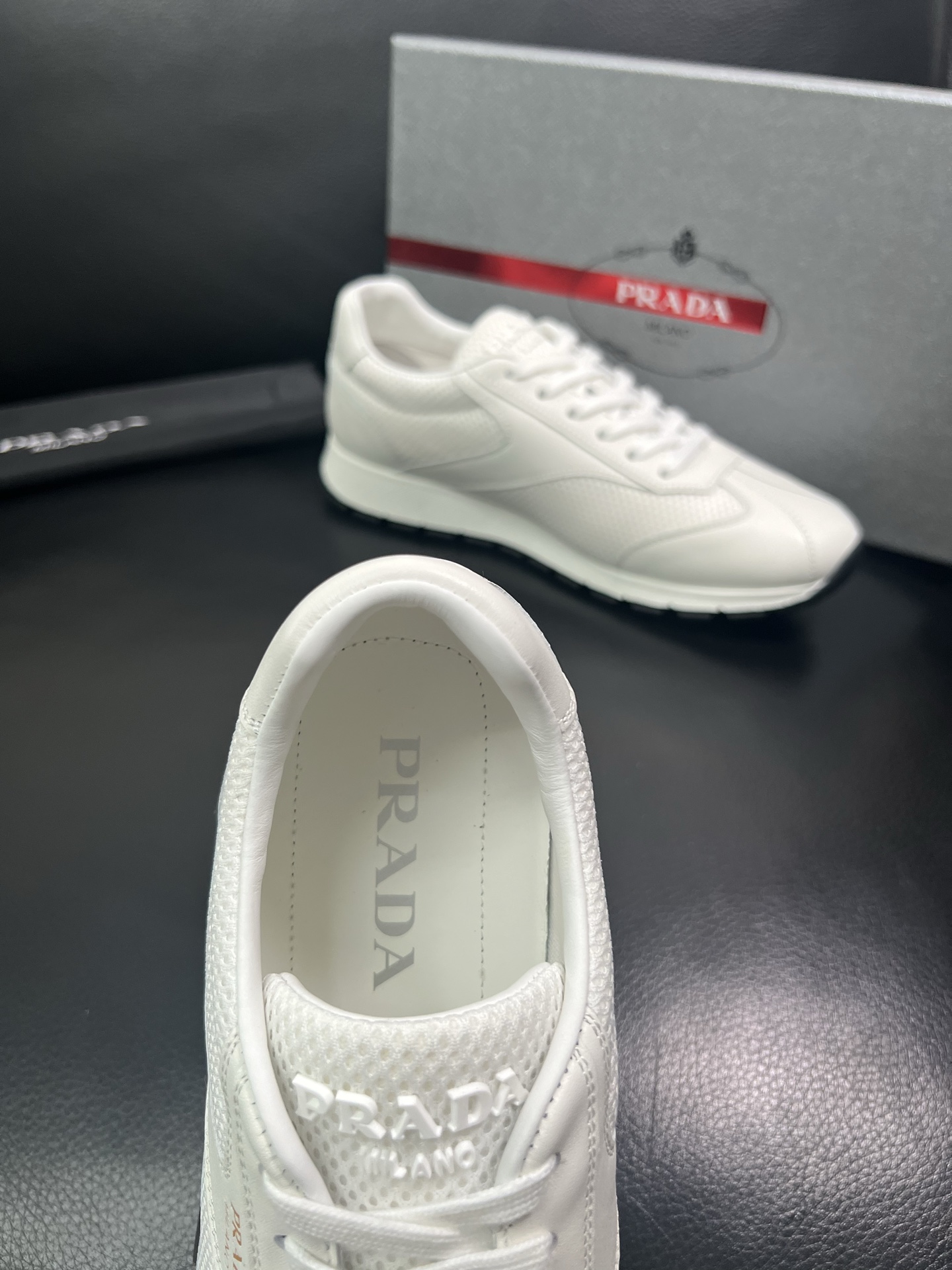 Prada🔍顶级代购🇮🇹 普拉达 专柜新款，原厂配置意大利进口牛皮面料，高品质复杂拼接工艺，进口牛皮内里