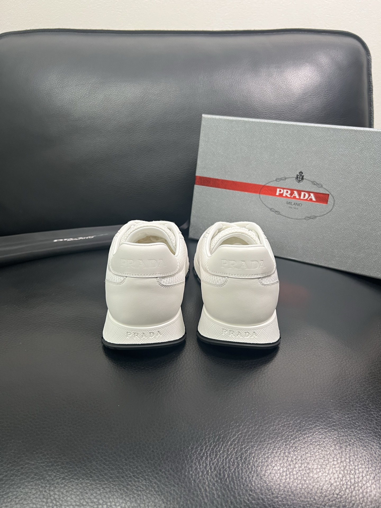 Prada🔍顶级代购🇮🇹 普拉达 专柜新款，原厂配置意大利进口牛皮面料，高品质复杂拼接工艺，进口牛皮内里