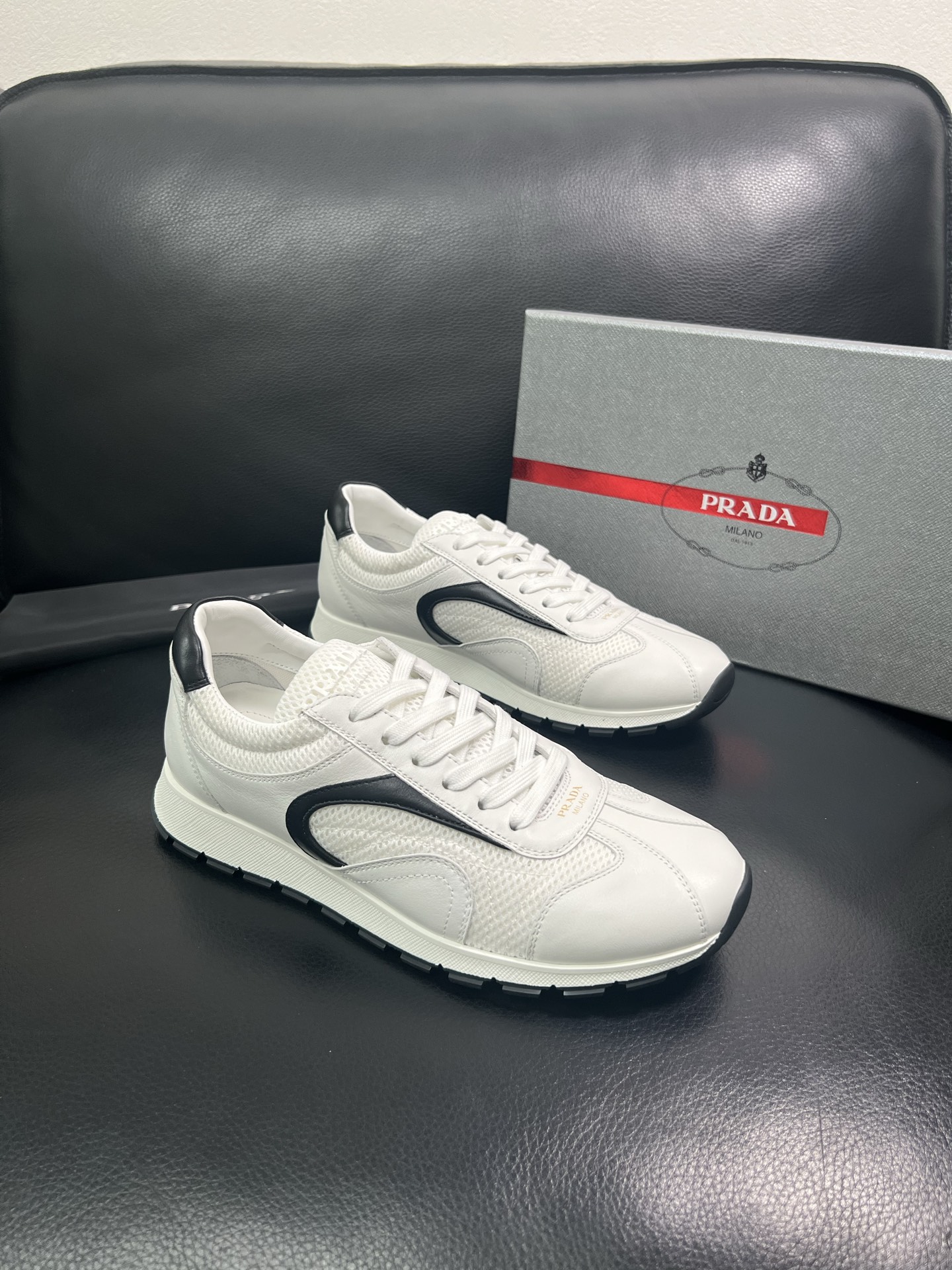 Prada🔍顶级代购🇮🇹 普拉达 专柜新款，原厂配置意大利进口牛皮面料，高品质复杂拼接工艺，进口牛皮内里