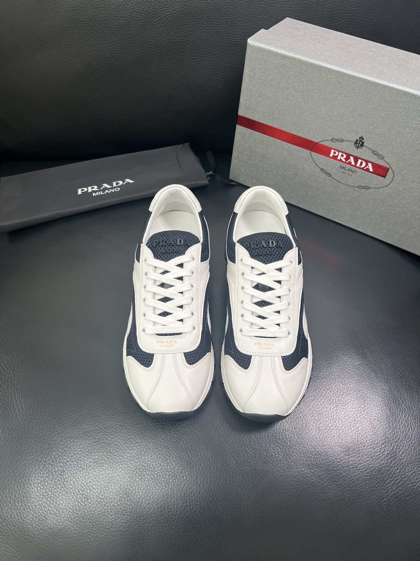 Prada🔍顶级代购🇮🇹 普拉达 专柜新款，原厂配置意大利进口牛皮面料，高品质复杂拼接工艺，进口牛皮内里