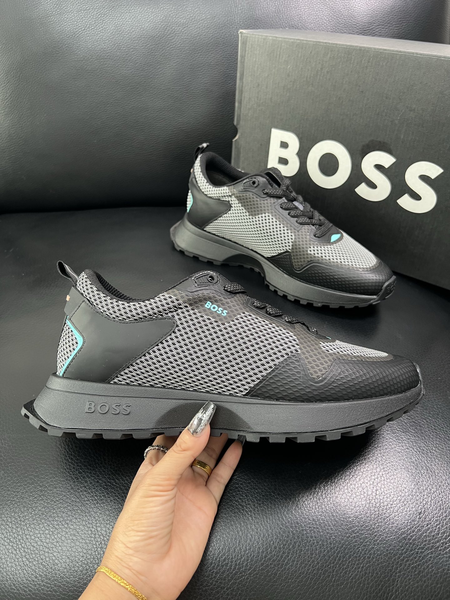 BOSS 顶级代购 博斯 专柜同步，鞋面意大利进口面料，透气网布里垫，鞋底：原厂特供原版底，独家活动成型