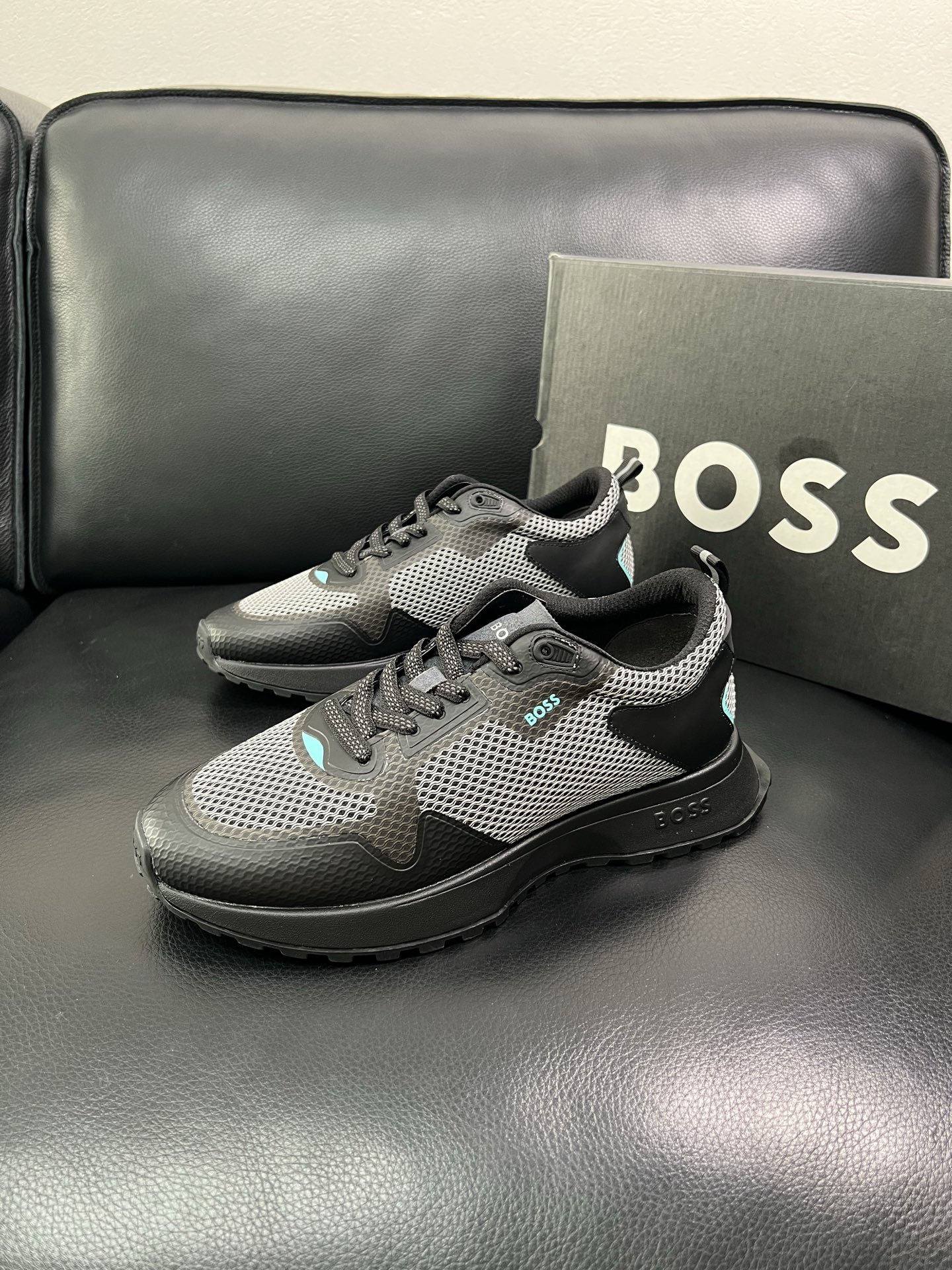 BOSS 顶级代购 博斯 专柜同步，鞋面意大利进口面料，透气网布里垫，鞋底：原厂特供原版底，独家活动成型