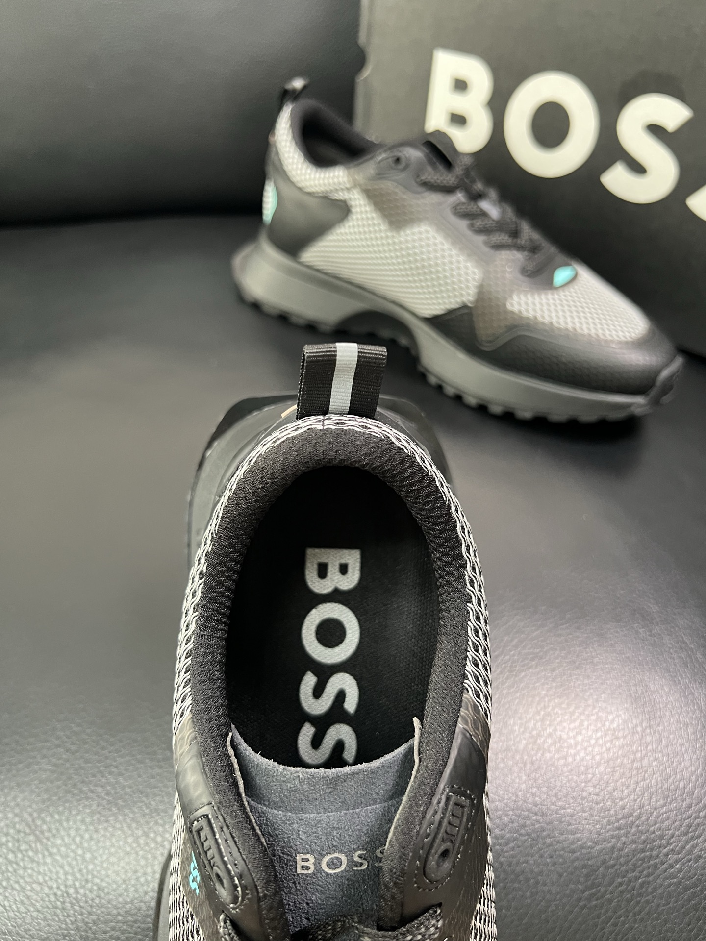 BOSS 顶级代购 博斯 专柜同步，鞋面意大利进口面料，透气网布里垫，鞋底：原厂特供原版底，独家活动成型