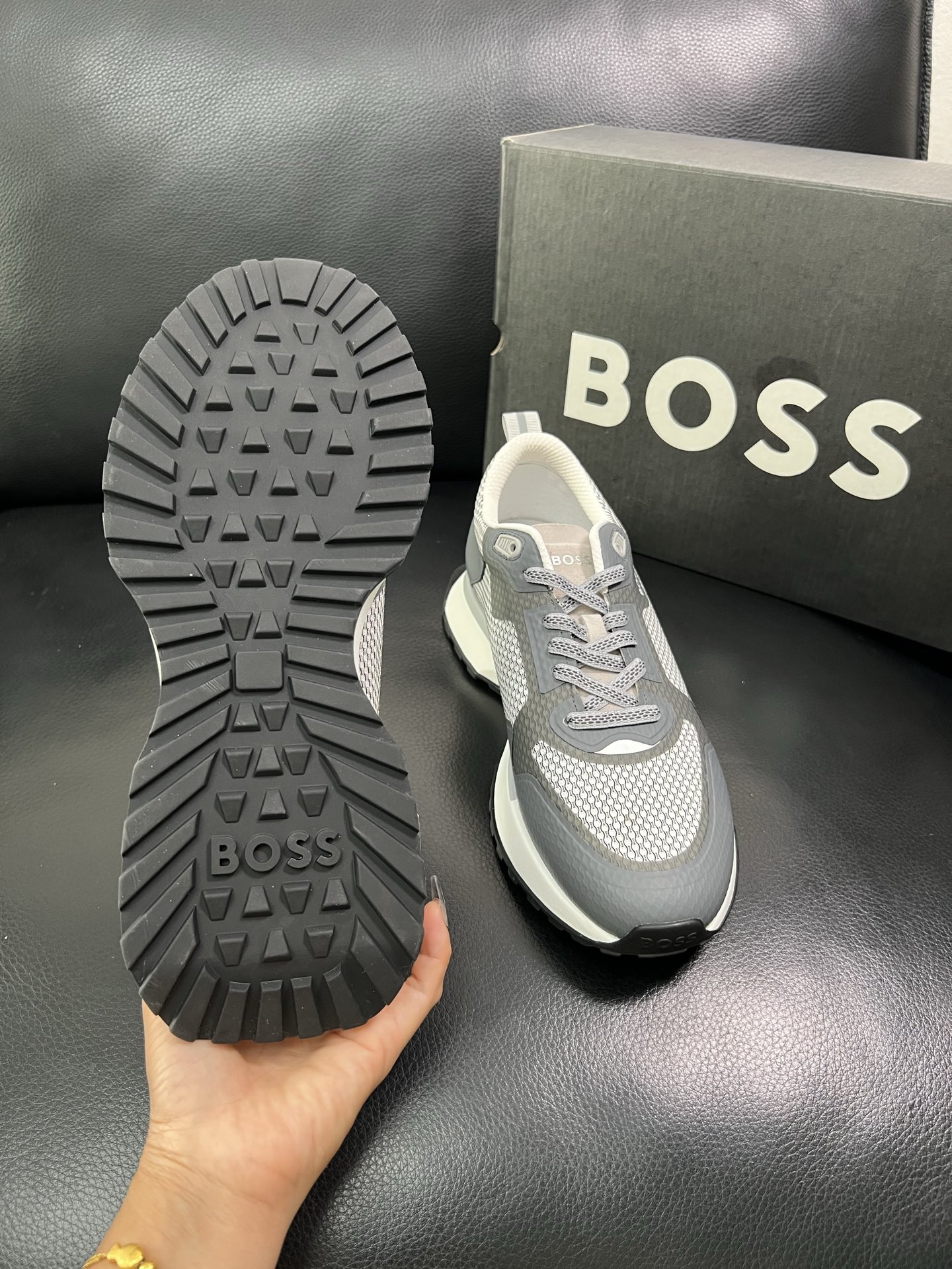 BOSS 顶级代购 博斯 专柜同步，鞋面意大利进口面料，透气网布里垫，鞋底：原厂特供原版底，独家活动成型