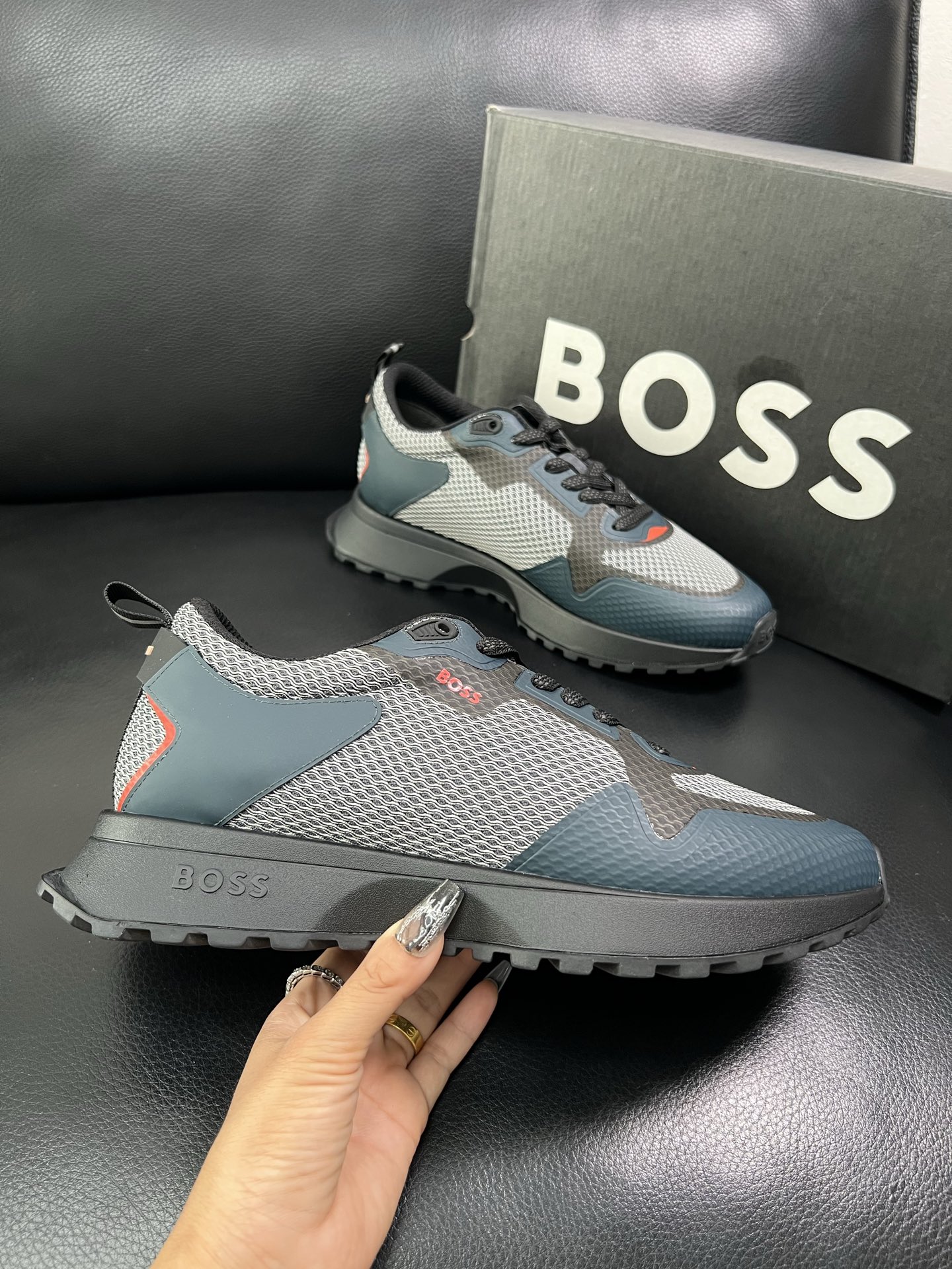 BOSS 顶级代购 博斯 专柜同步，鞋面意大利进口面料，透气网布里垫，鞋底：原厂特供原版底，独家活动成型