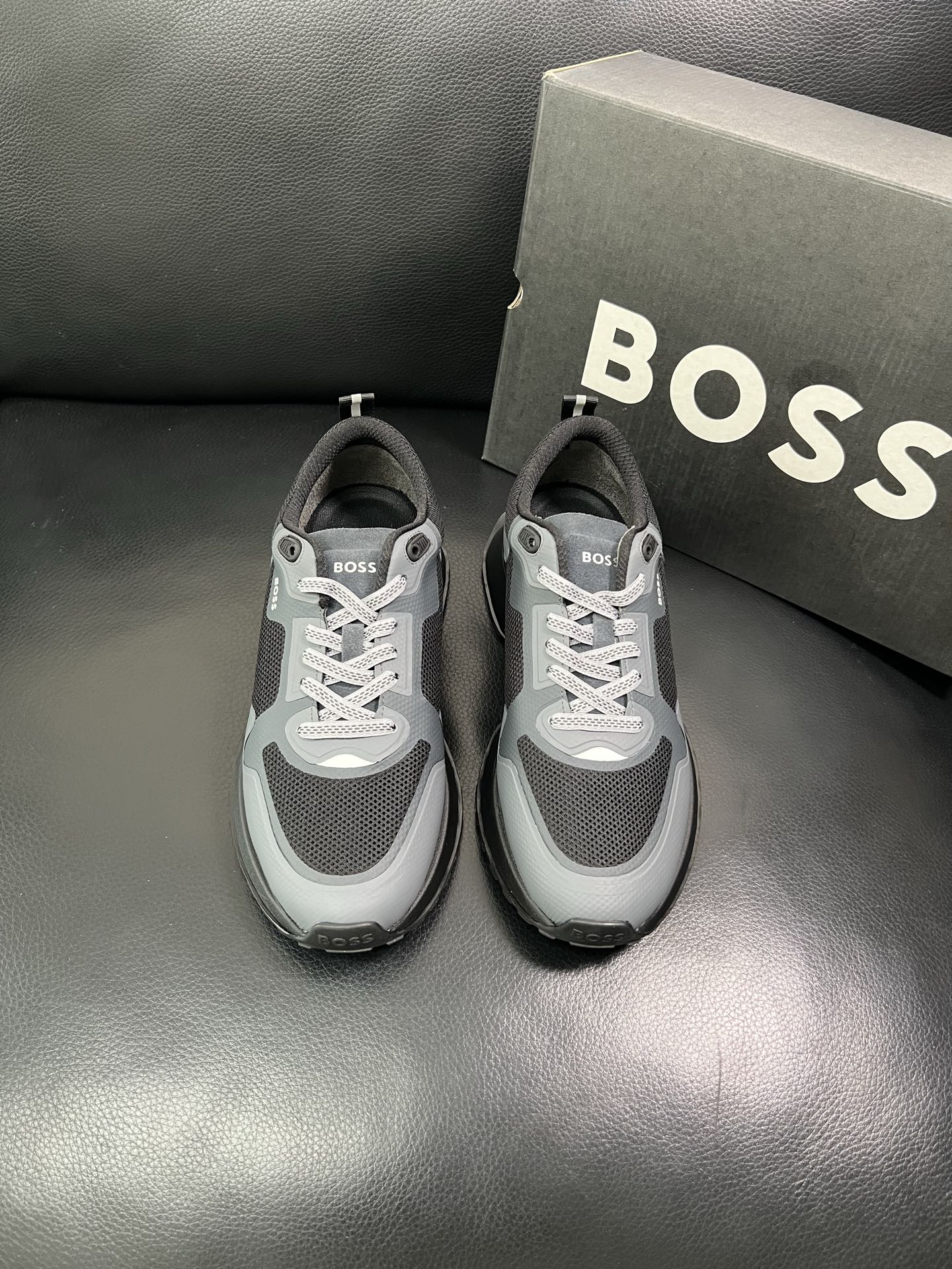 BOSS 顶级代购 博斯 专柜同步，鞋面意大利进口面料，透气网布里垫，鞋底：原厂特供原版底，独家活动成型