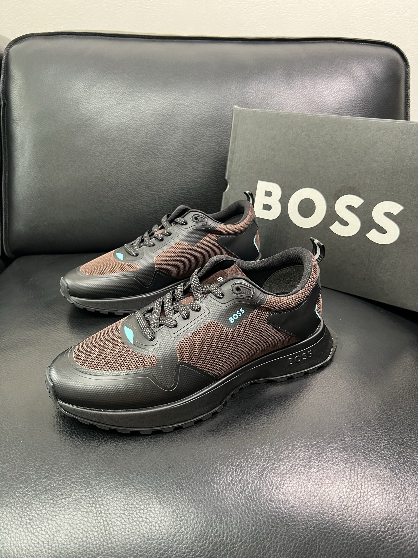 BOSS 顶级代购 博斯 专柜同步，鞋面意大利进口面料，透气网布里垫，鞋底：原厂特供原版底，独家活动成型