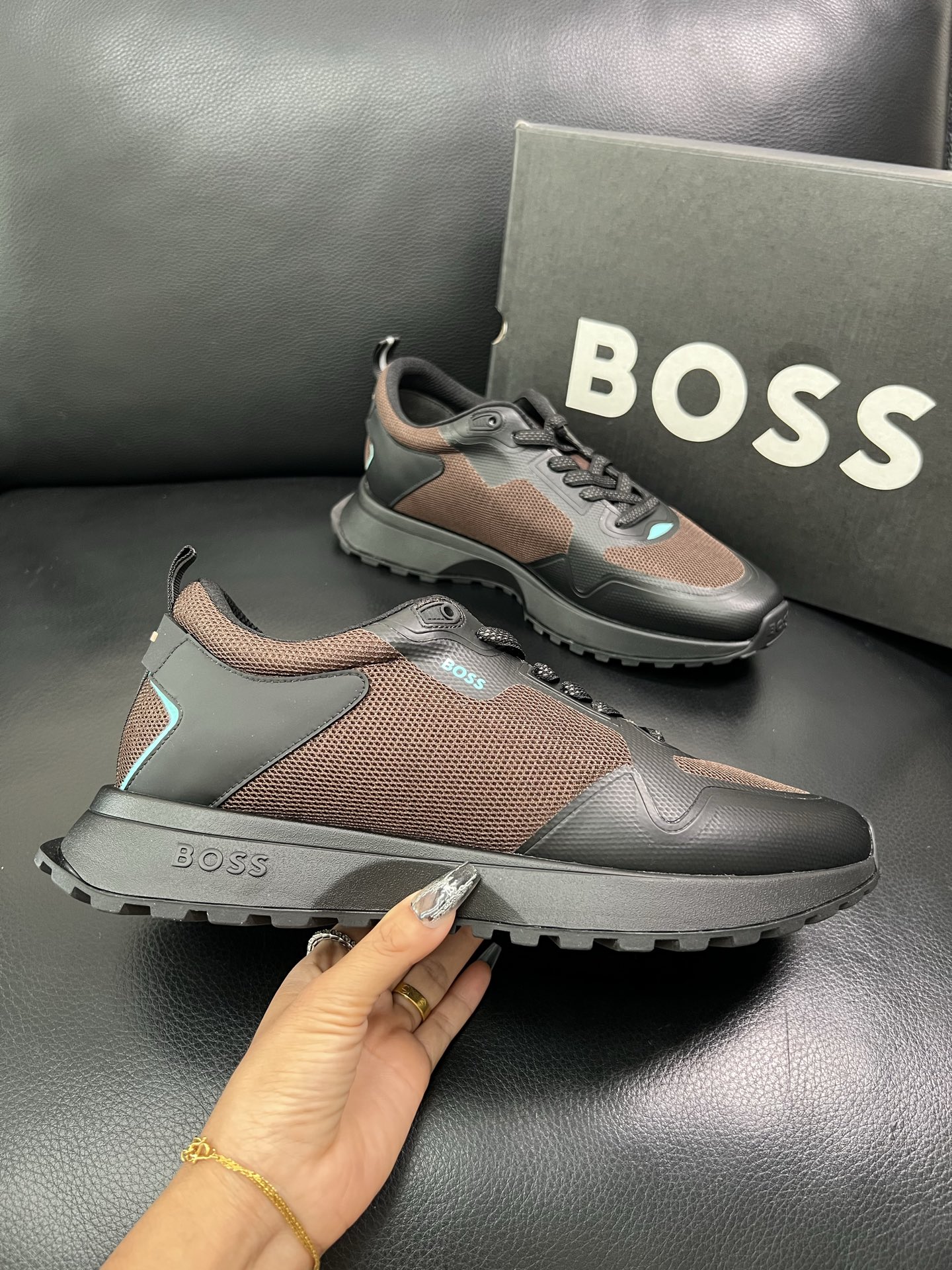BOSS 顶级代购 博斯 专柜同步，鞋面意大利进口面料，透气网布里垫，鞋底：原厂特供原版底，独家活动成型