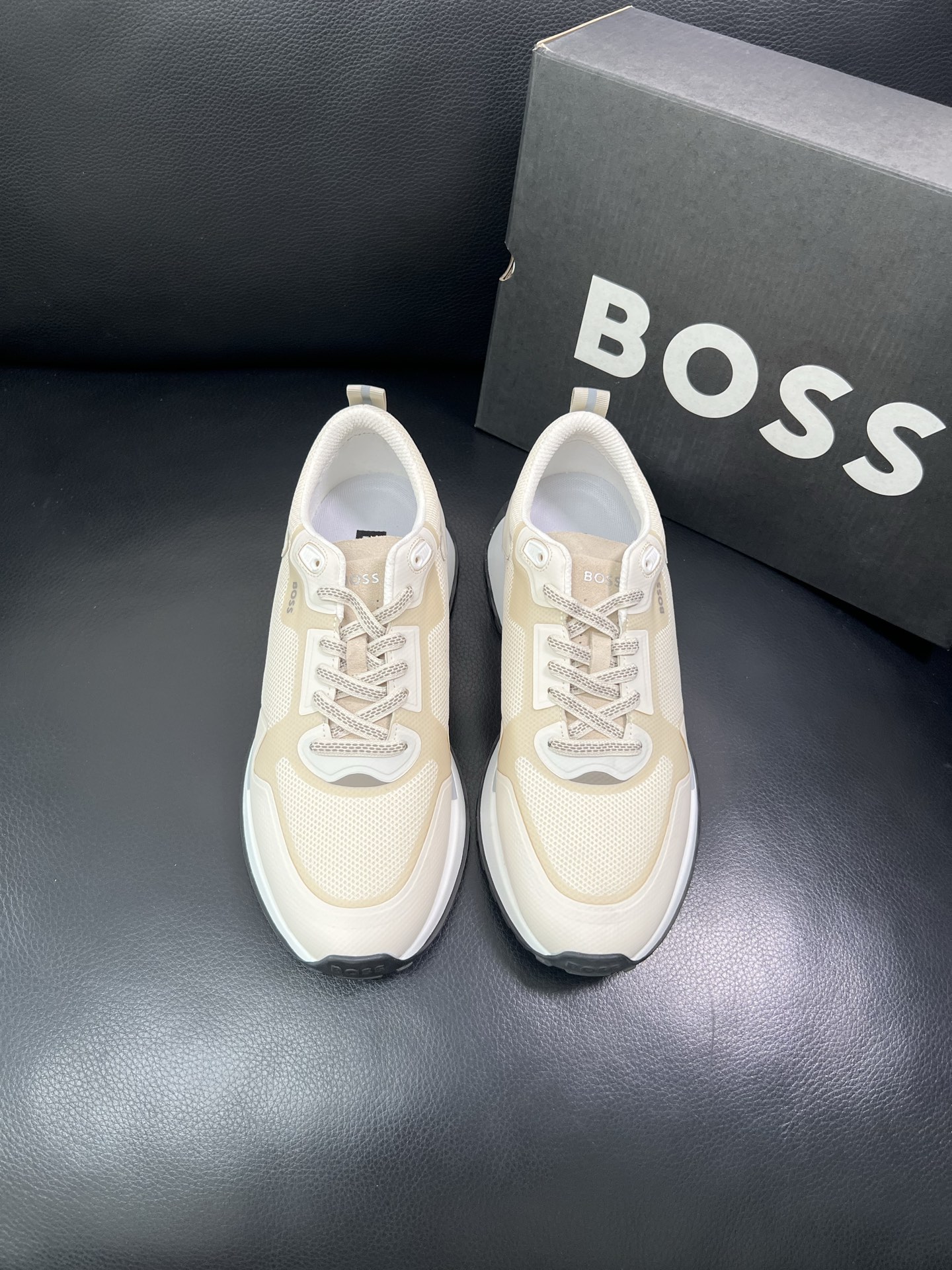 BOSS 顶级代购 博斯 专柜同步，鞋面意大利进口面料，透气网布里垫，鞋底：原厂特供原版底，独家活动成型
