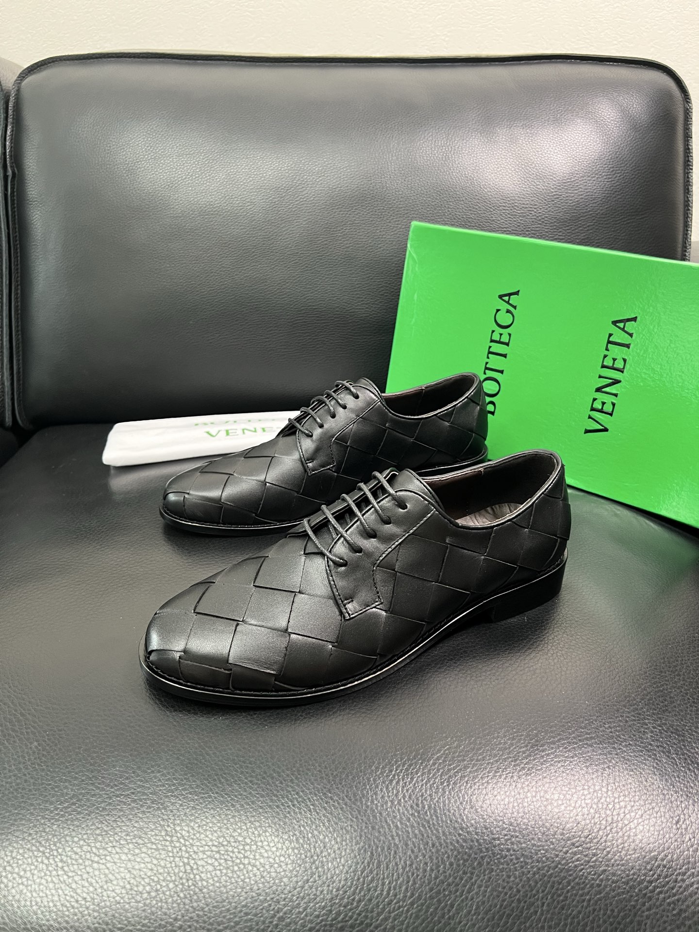 BOTTEGA VENETA 顶级代购 葆蝶家 专柜同步，鞋面意大利进口编织牛皮面料，透气牛皮内里舒适，