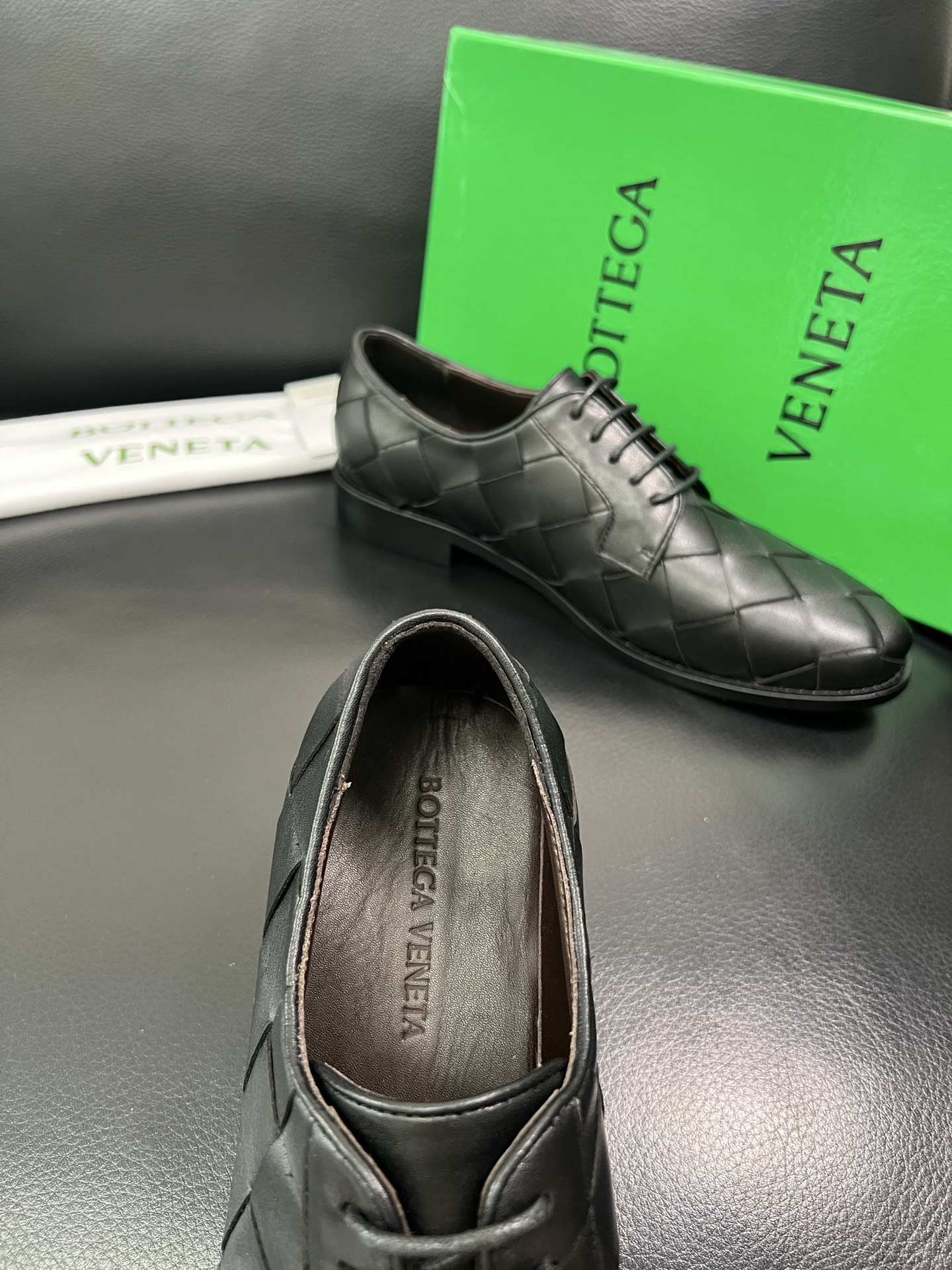 BOTTEGA VENETA 顶级代购 葆蝶家 专柜同步，鞋面意大利进口编织牛皮面料，透气牛皮内里舒适，