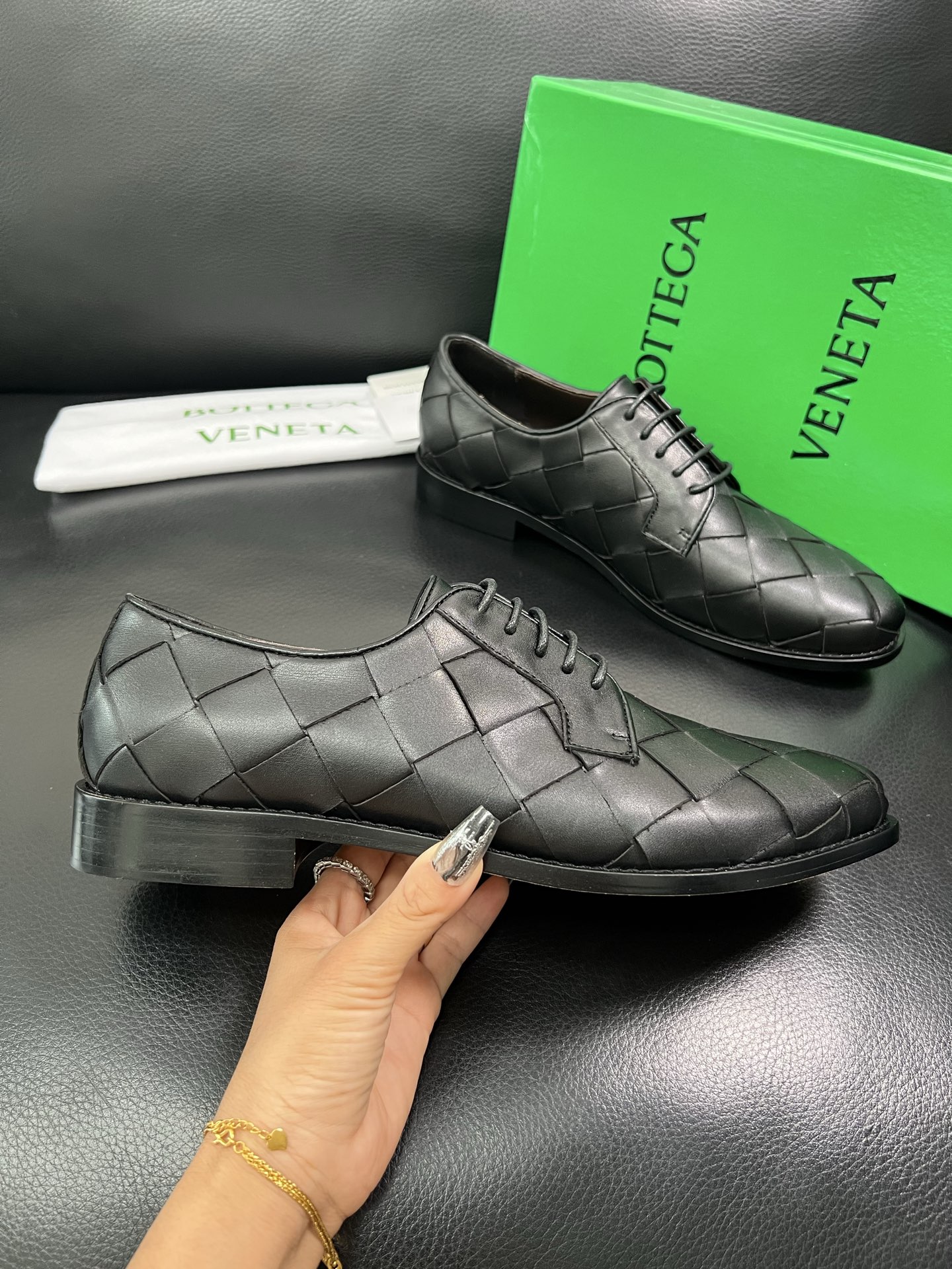 BOTTEGA VENETA 顶级代购 葆蝶家 专柜同步，鞋面意大利进口编织牛皮面料，透气牛皮内里舒适，