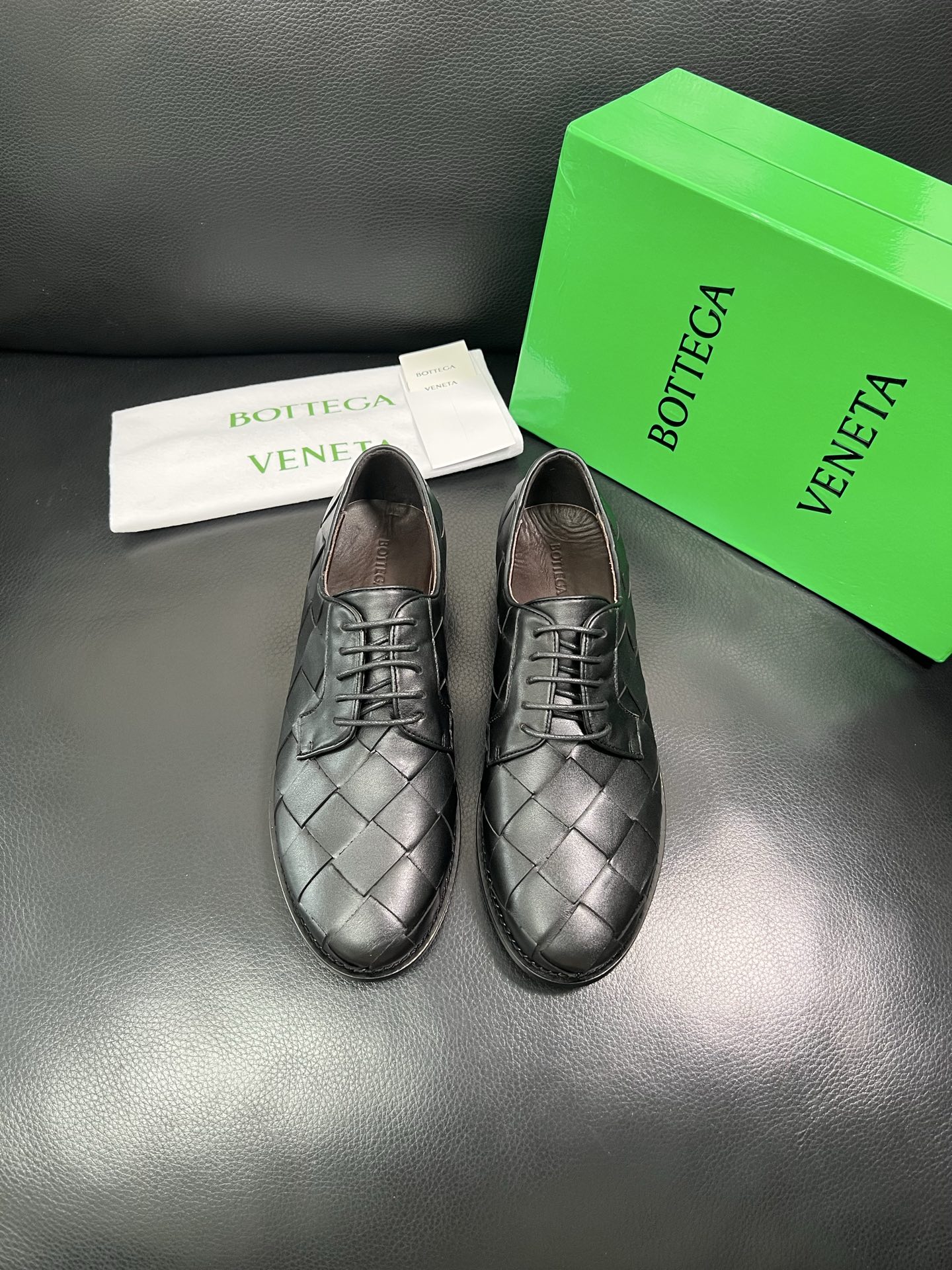 BOTTEGA VENETA 顶级代购 葆蝶家 专柜同步，鞋面意大利进口编织牛皮面料，透气牛皮内里舒适，