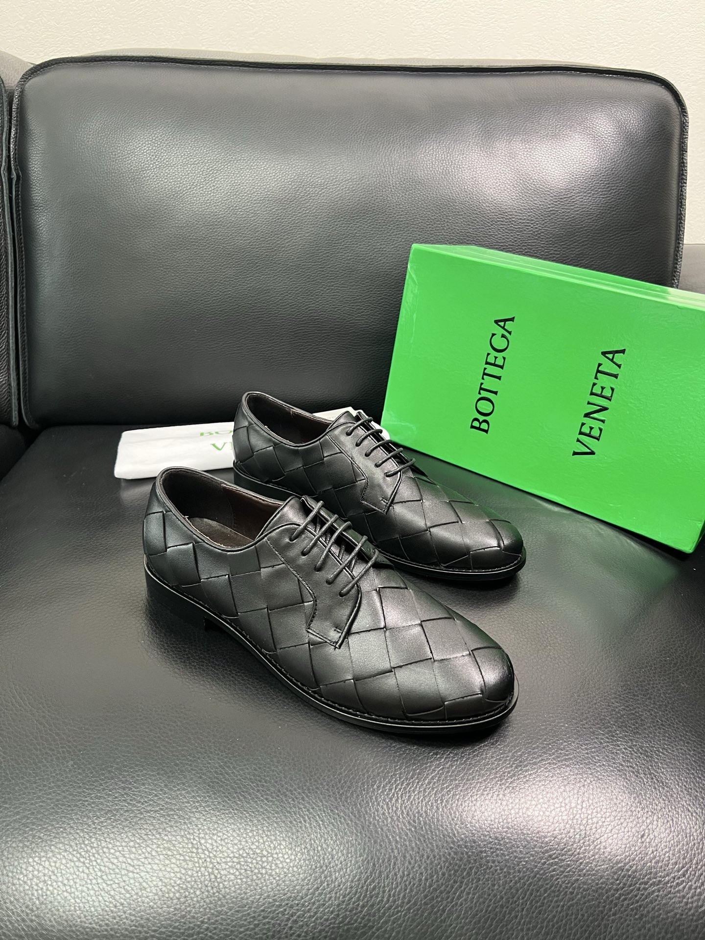 BOTTEGA VENETA 顶级代购 葆蝶家 专柜同步，鞋面意大利进口编织牛皮面料，透气牛皮内里舒适，