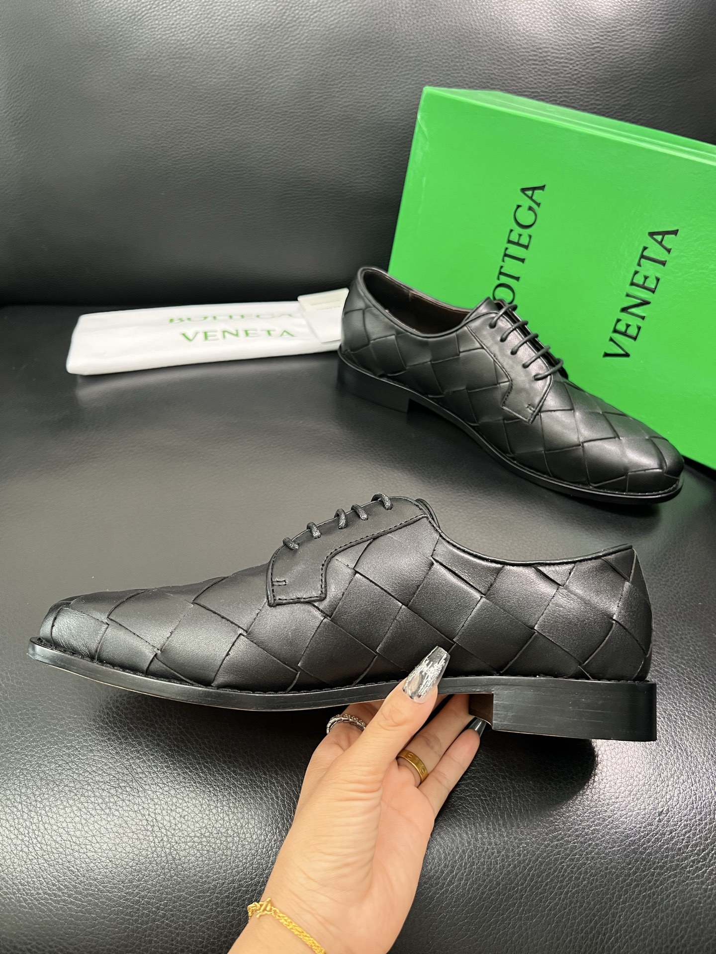 BOTTEGA VENETA 顶级代购 葆蝶家 专柜同步，鞋面意大利进口编织牛皮面料，透气牛皮内里舒适，