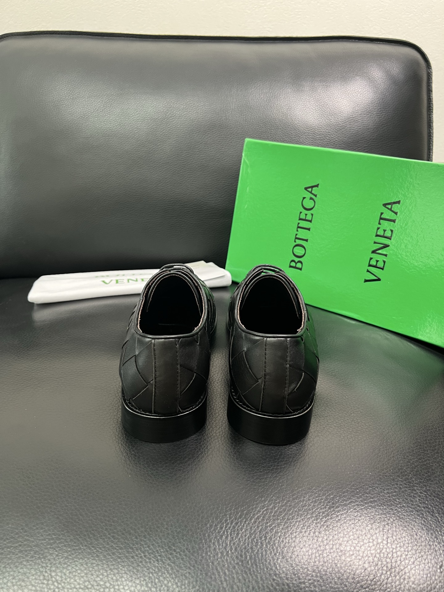 BOTTEGA VENETA 顶级代购 葆蝶家 专柜同步，鞋面意大利进口编织牛皮面料，透气牛皮内里舒适，