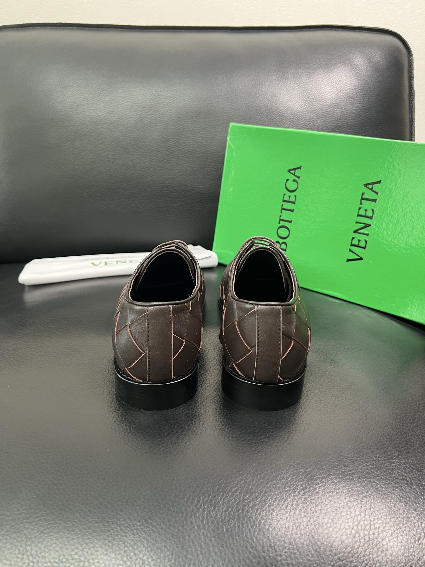 BOTTEGA VENETA 顶级代购 葆蝶家 专柜同步，鞋面意大利进口编织牛皮面料，透气牛皮内里舒适，