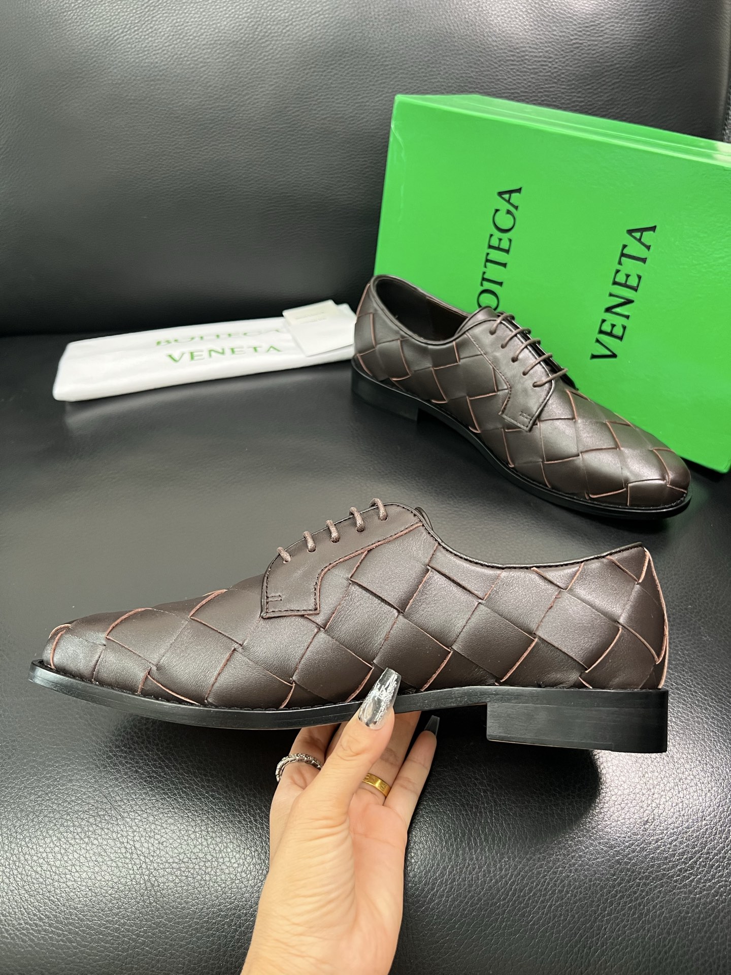 BOTTEGA VENETA 顶级代购 葆蝶家 专柜同步，鞋面意大利进口编织牛皮面料，透气牛皮内里舒适，