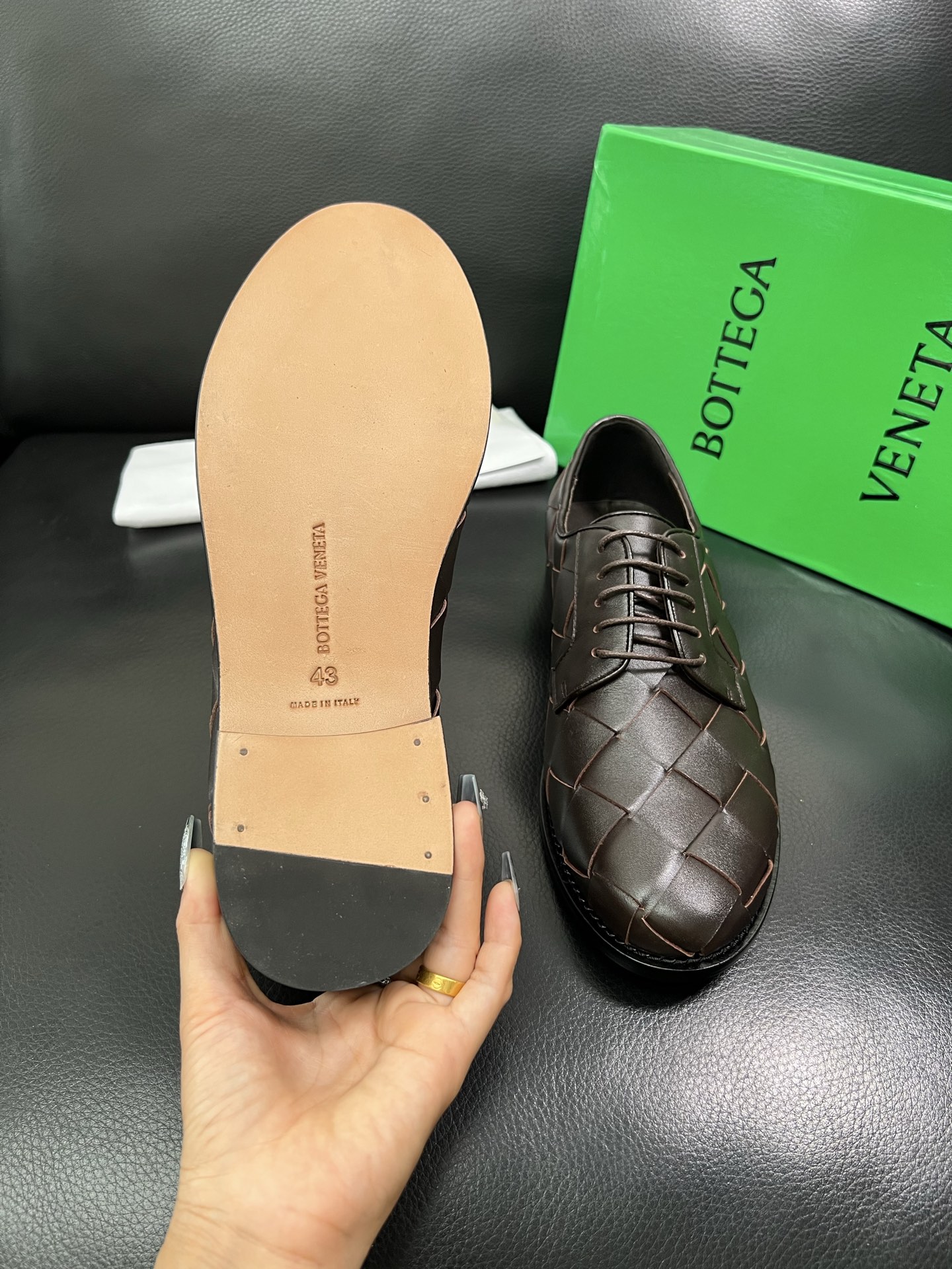 BOTTEGA VENETA 顶级代购 葆蝶家 专柜同步，鞋面意大利进口编织牛皮面料，透气牛皮内里舒适，