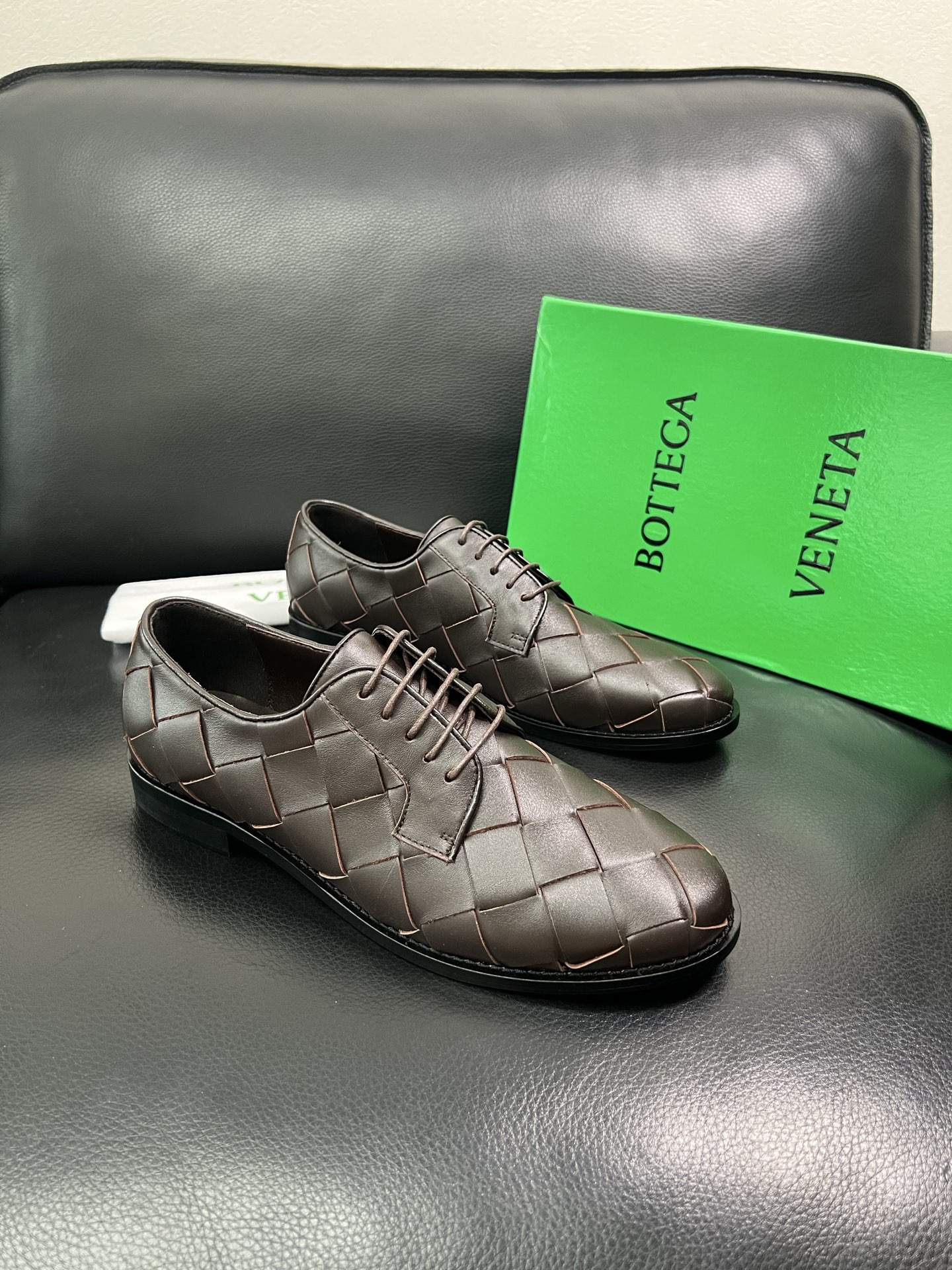BOTTEGA VENETA 顶级代购 葆蝶家 专柜同步，鞋面意大利进口编织牛皮面料，透气牛皮内里舒适，