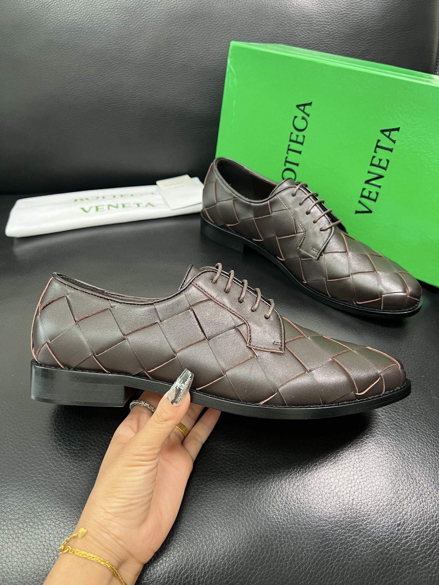 BOTTEGA VENETA 顶级代购 葆蝶家 专柜同步，鞋面意大利进口编织牛皮面料，透气牛皮内里舒适，