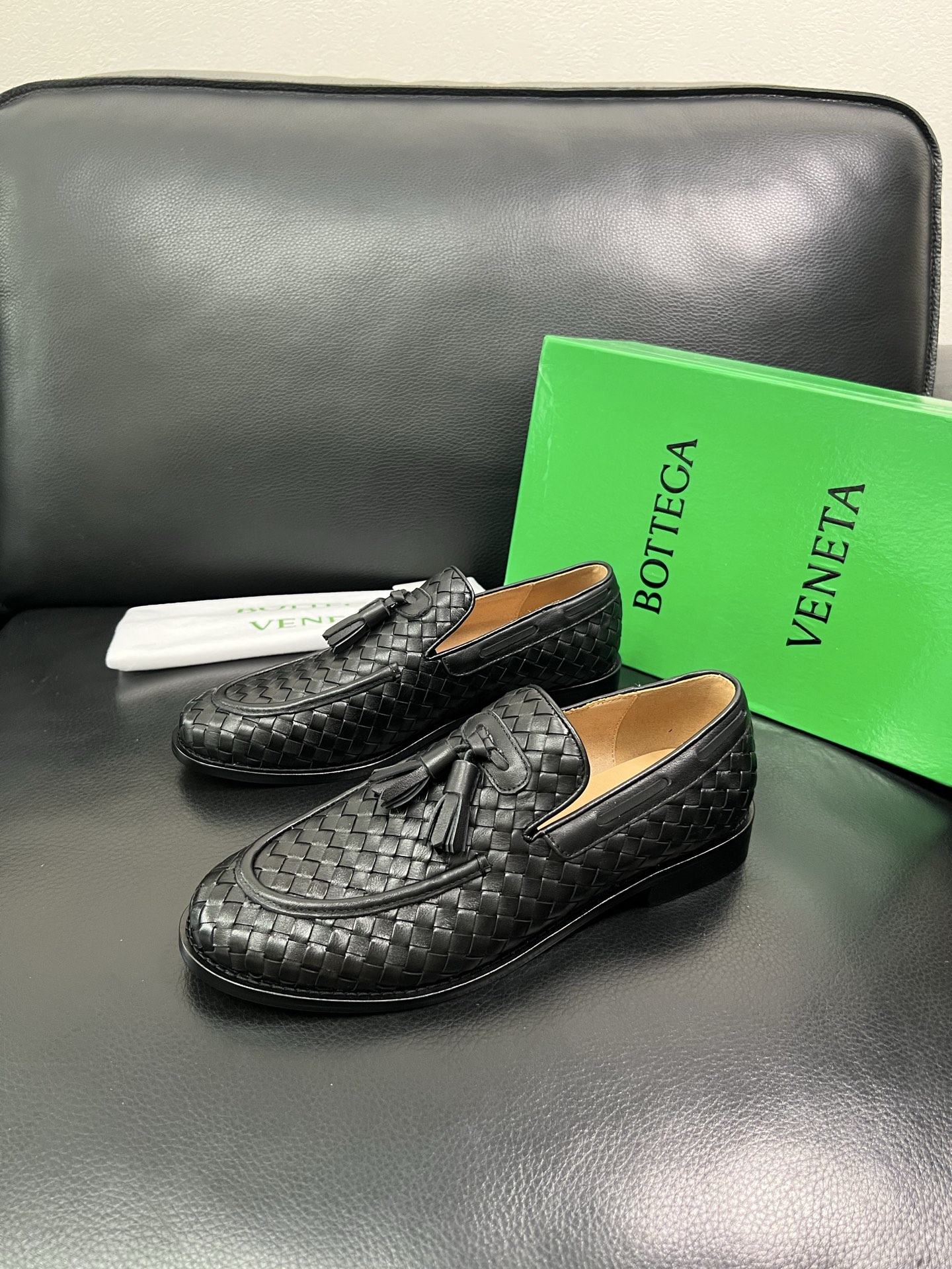 BOTTEGA VENETA 顶级代购 葆蝶家 专柜同步，鞋面意大利进口编织牛皮面料，透气牛皮内里舒适，