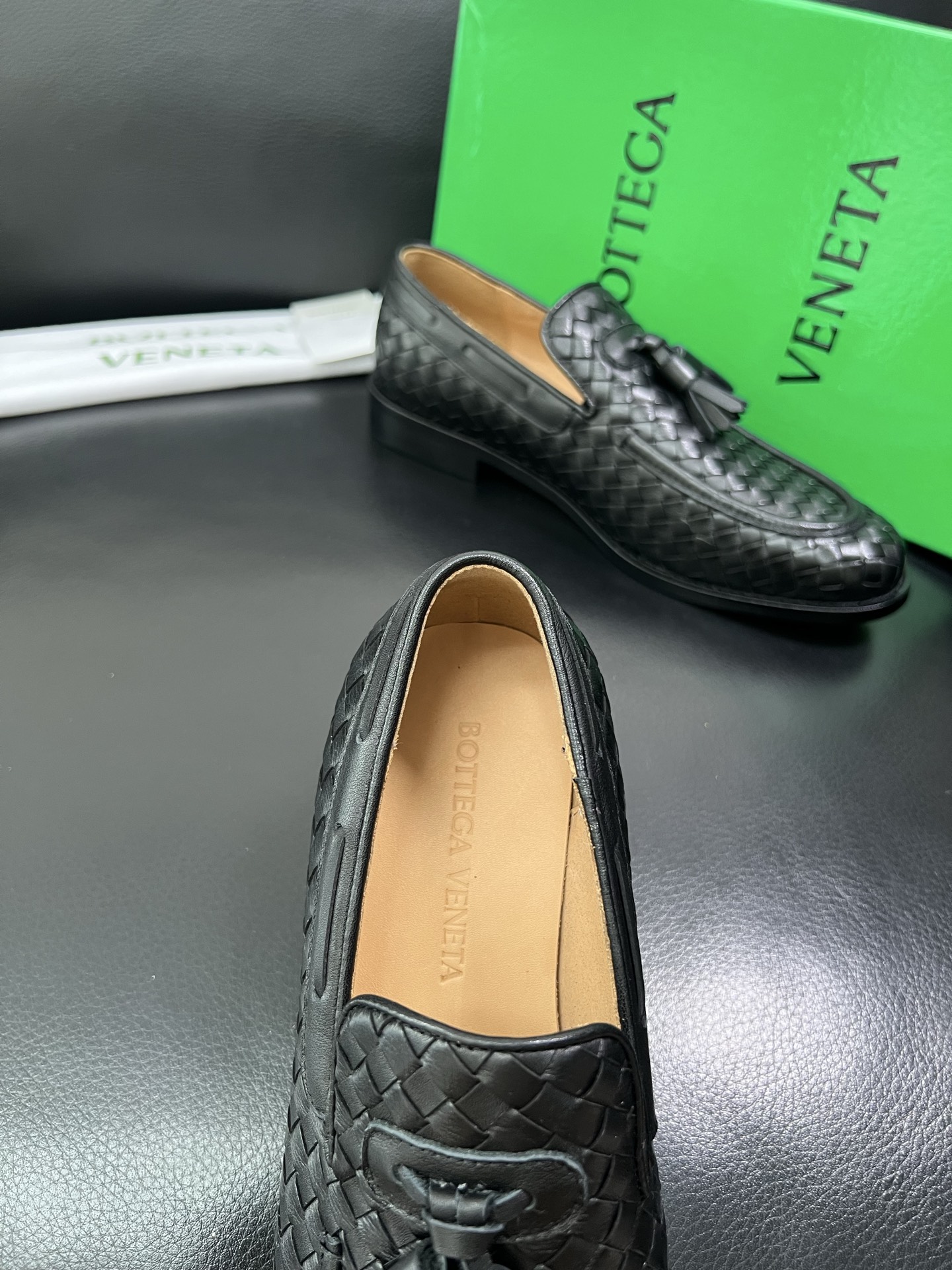 BOTTEGA VENETA 顶级代购 葆蝶家 专柜同步，鞋面意大利进口编织牛皮面料，透气牛皮内里舒适，